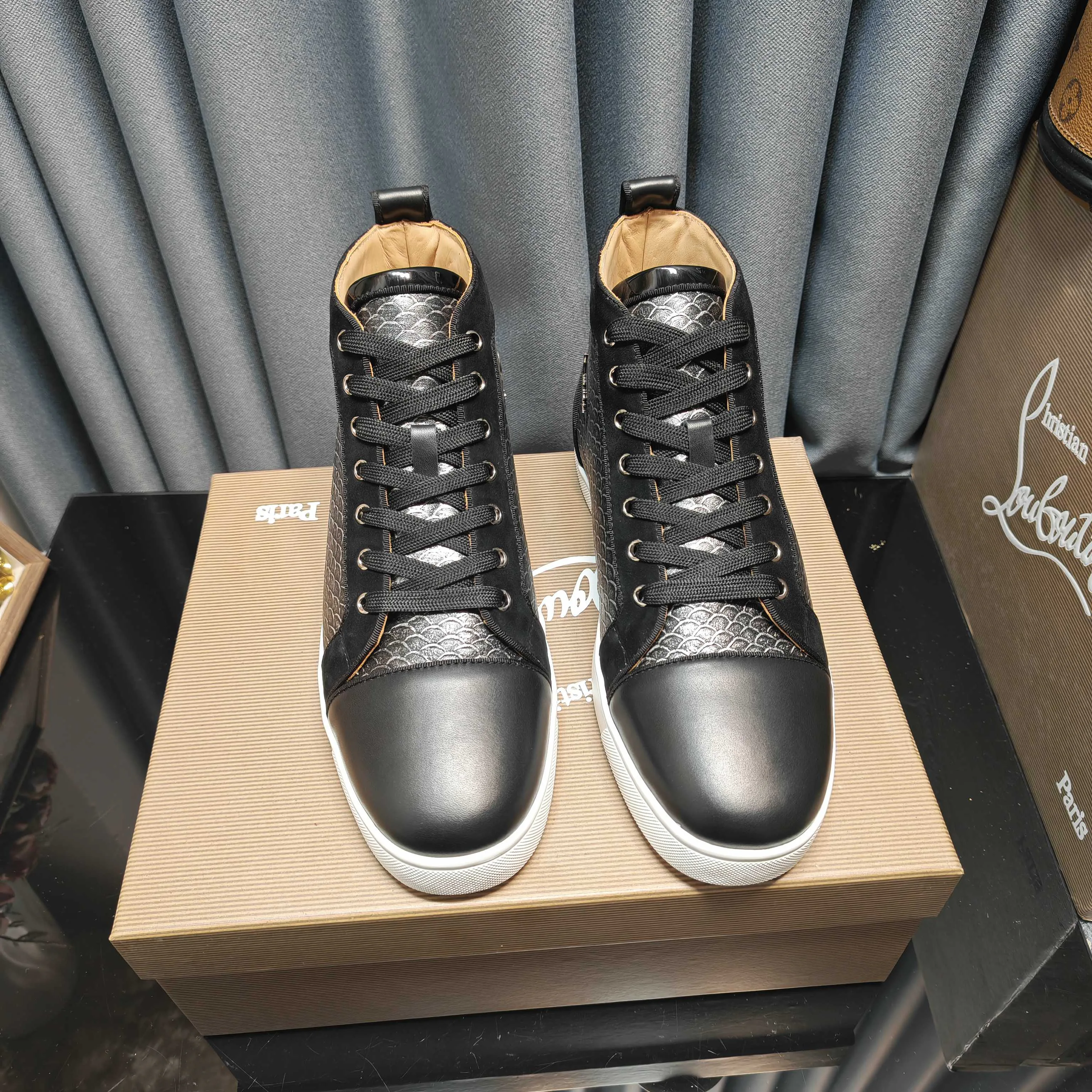 Кеды Женские Christian Louboutin 3958084