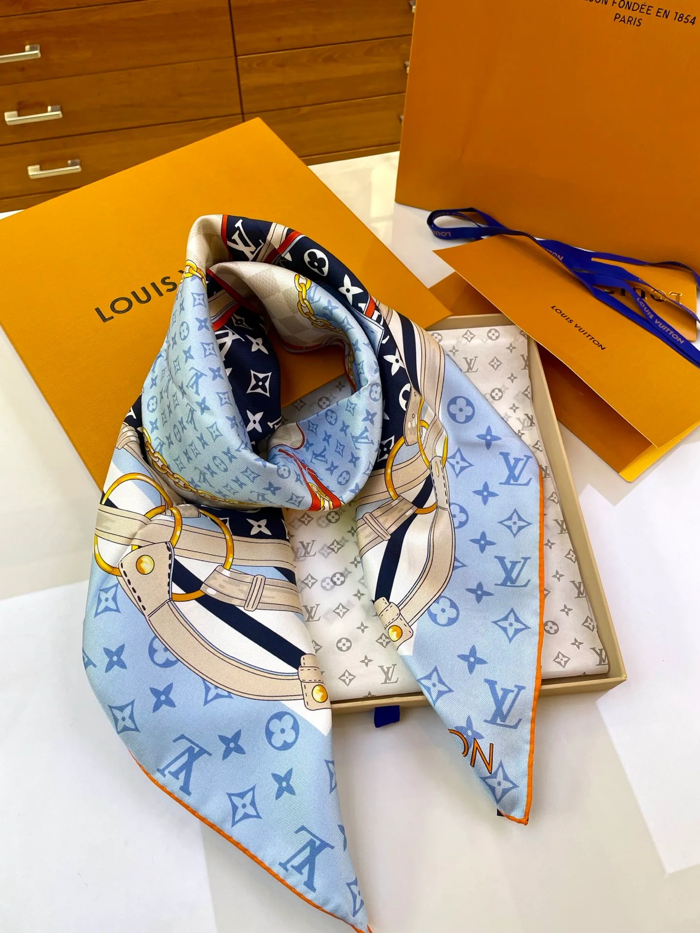 Платки Louis Vuitton 1981405