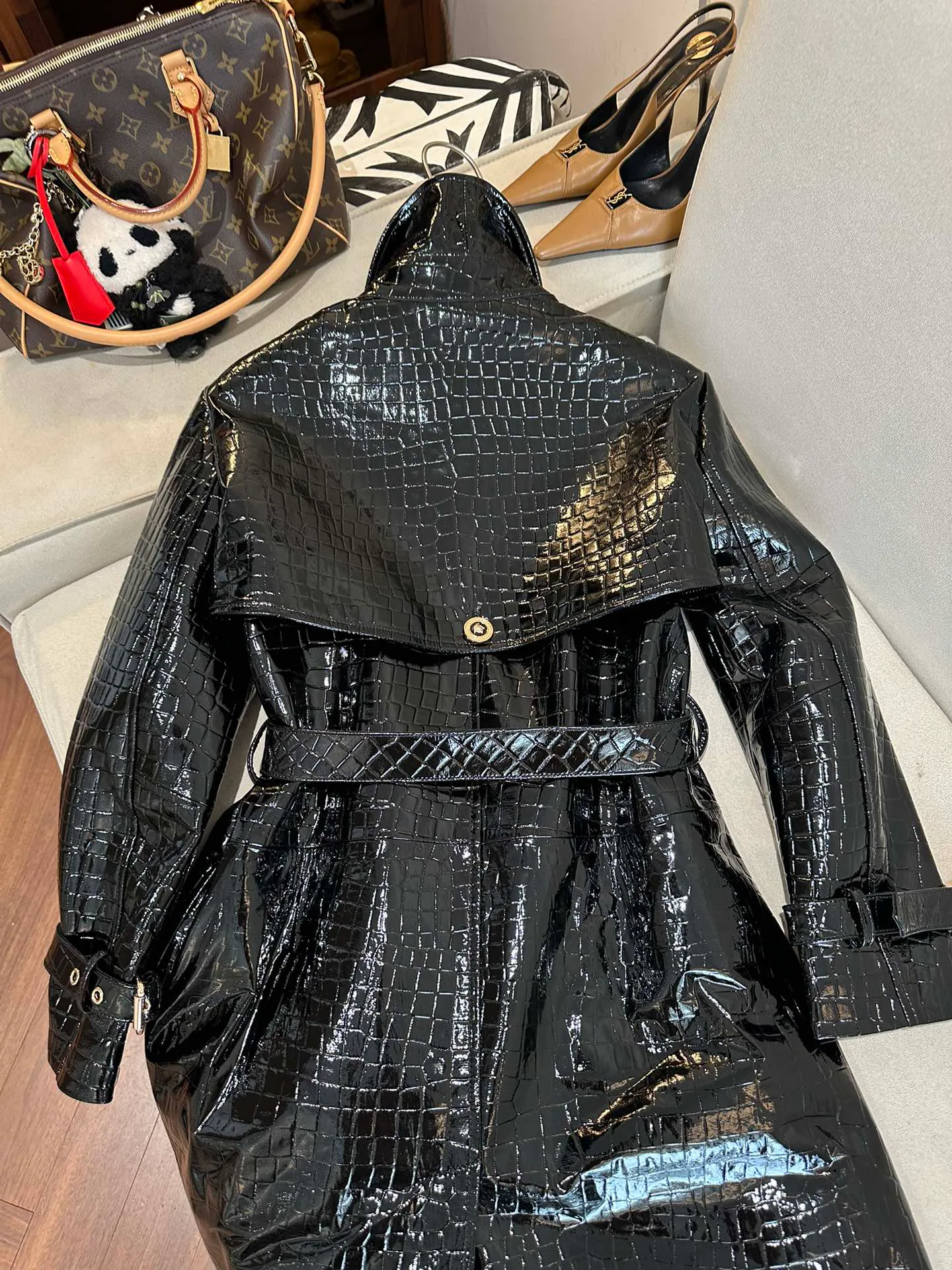 Кожаные Куртки И Дублёнки Женские Versace 11679696