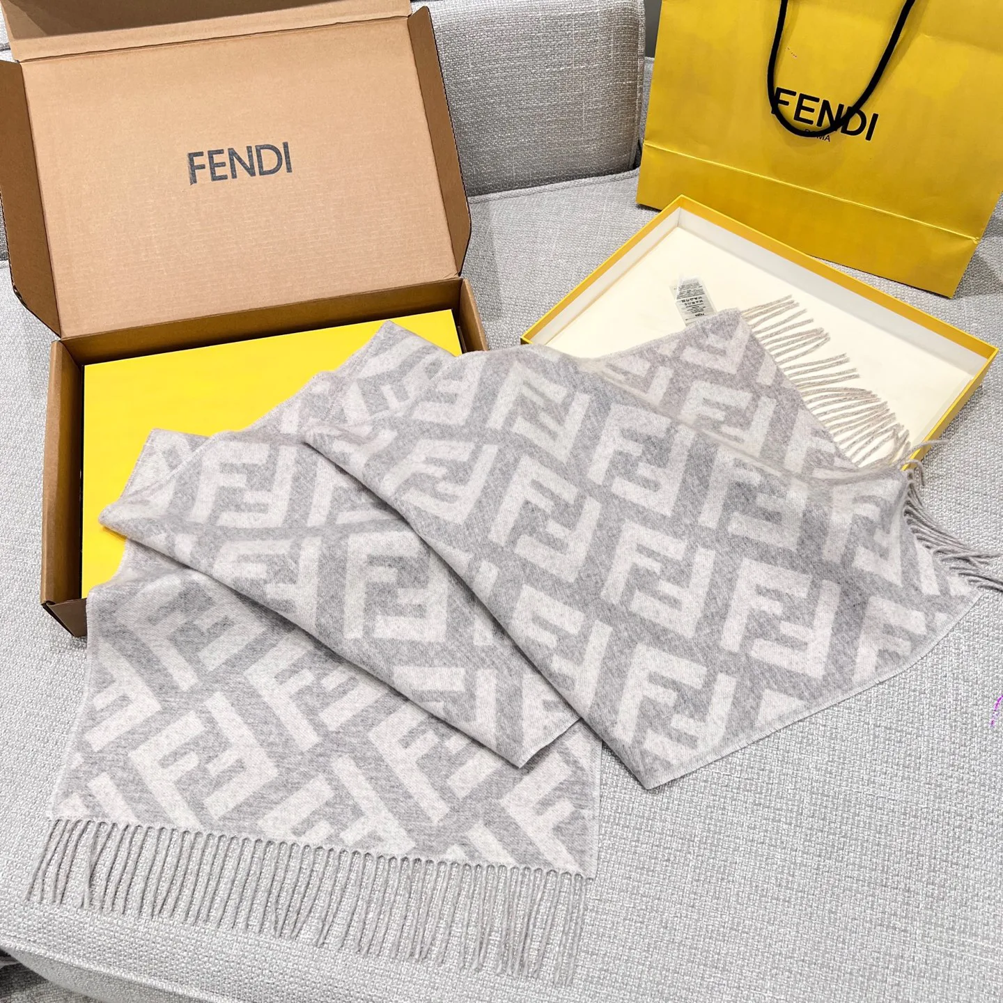 Шарфы Fendi 386416