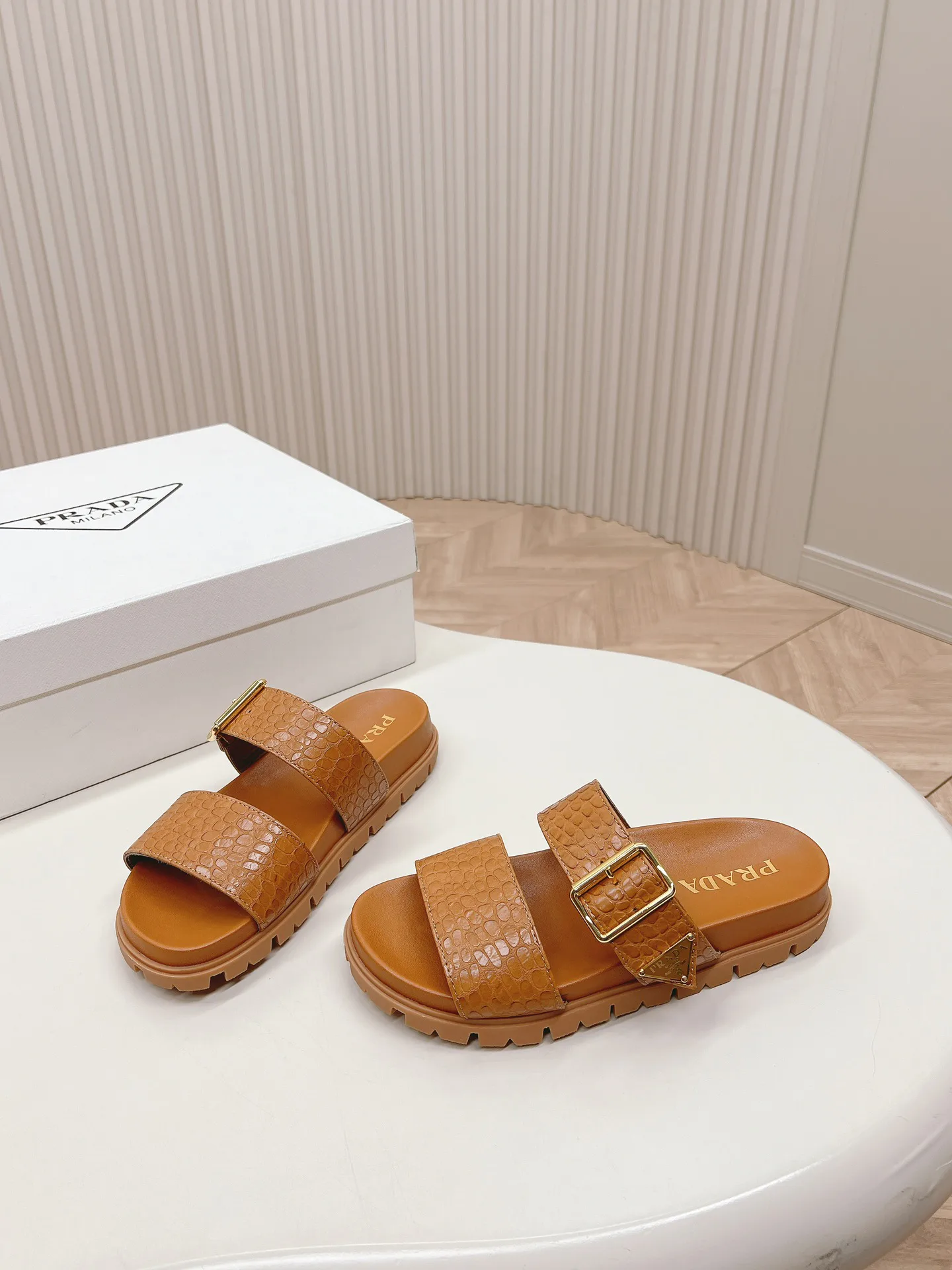 Шлепанцы Женские Prada 17499580