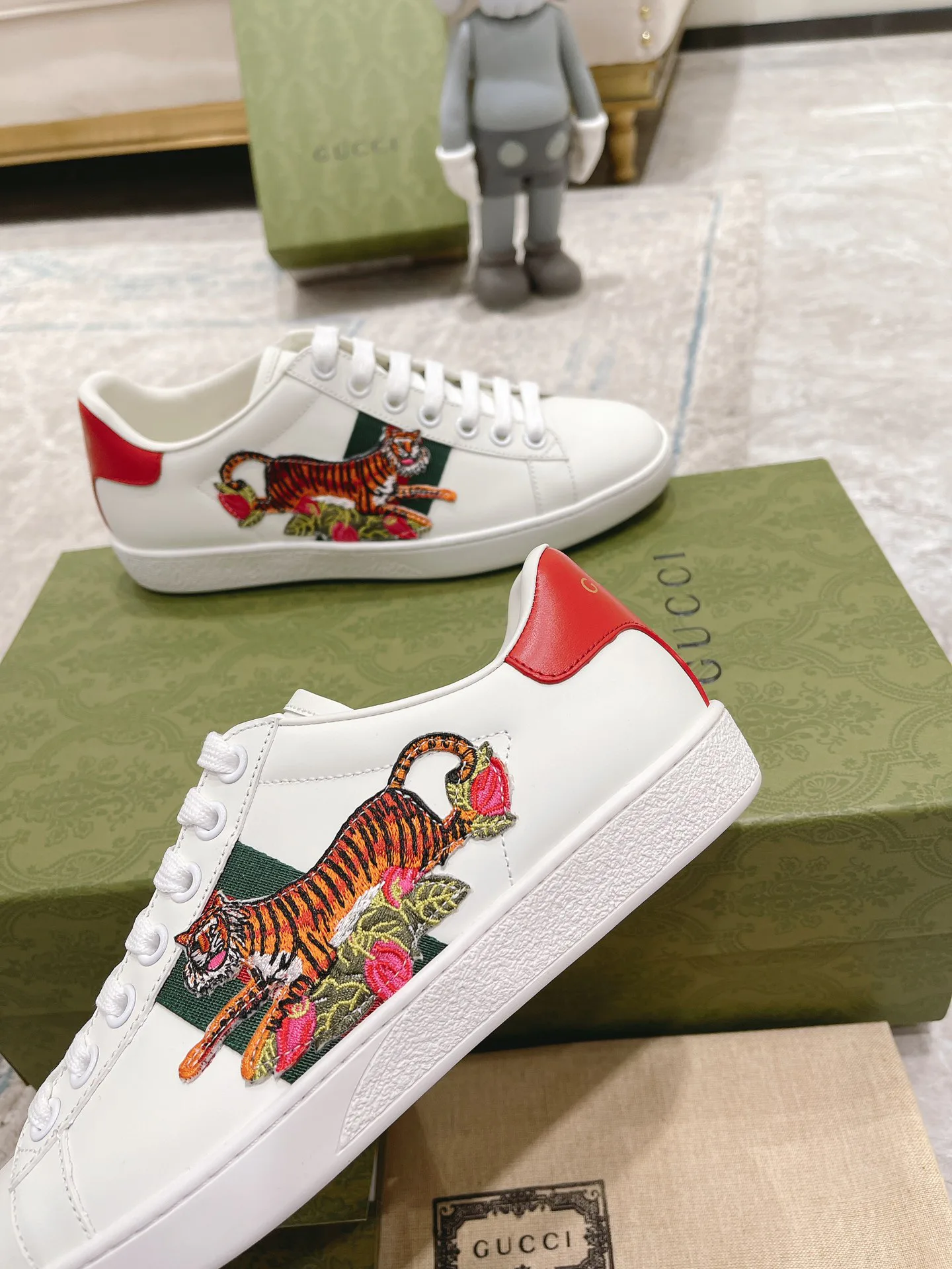 Кроссовки Женские Gucci 17620407