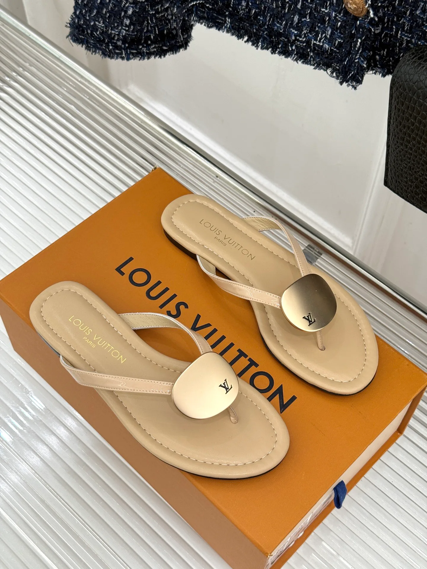 Шлепанцы Женские Louis Vuitton 17596995