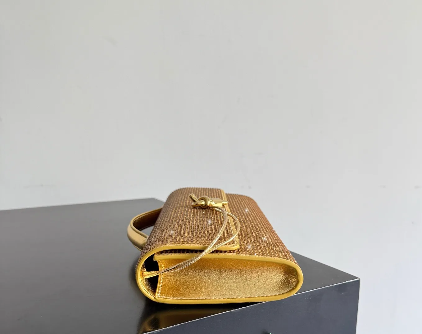 Клатчи Женские Bottega Veneta 12215383