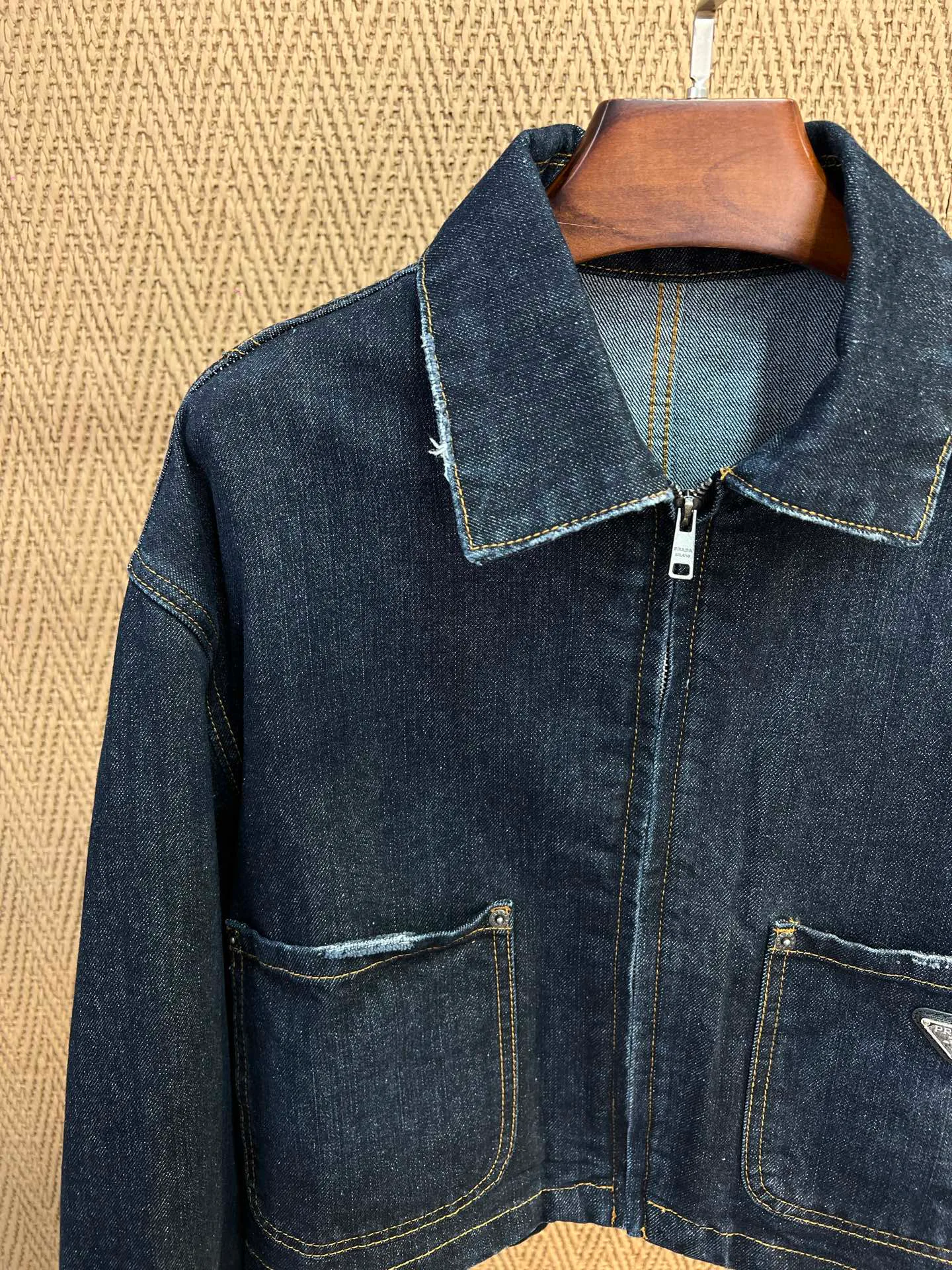 Куртки И Пуховики Женские Prada 18677473