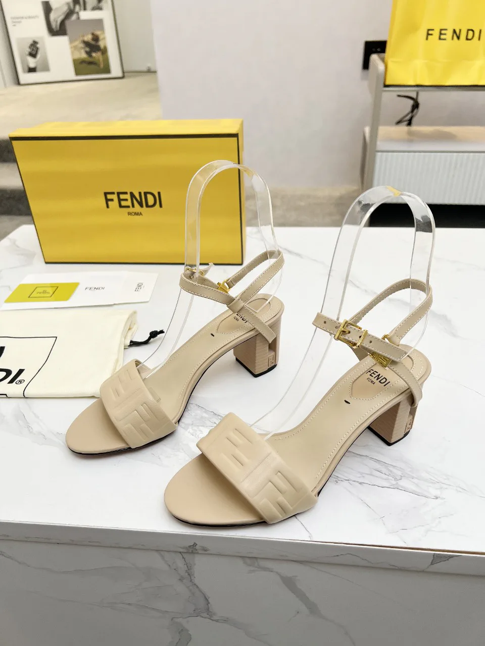 Босоножки Женские Fendi 17366608