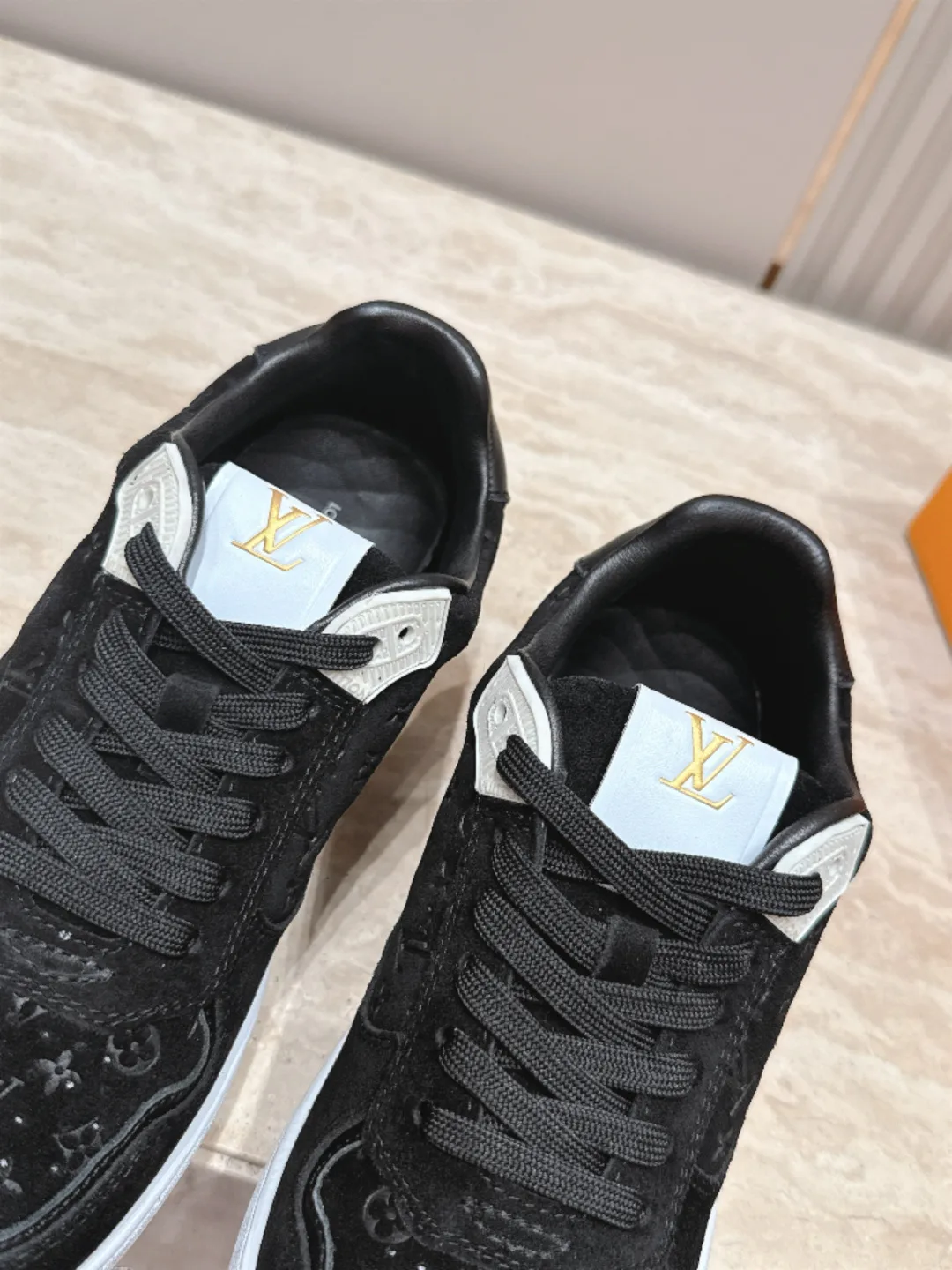 Кроссовки Женские Louis Vuitton 18492485