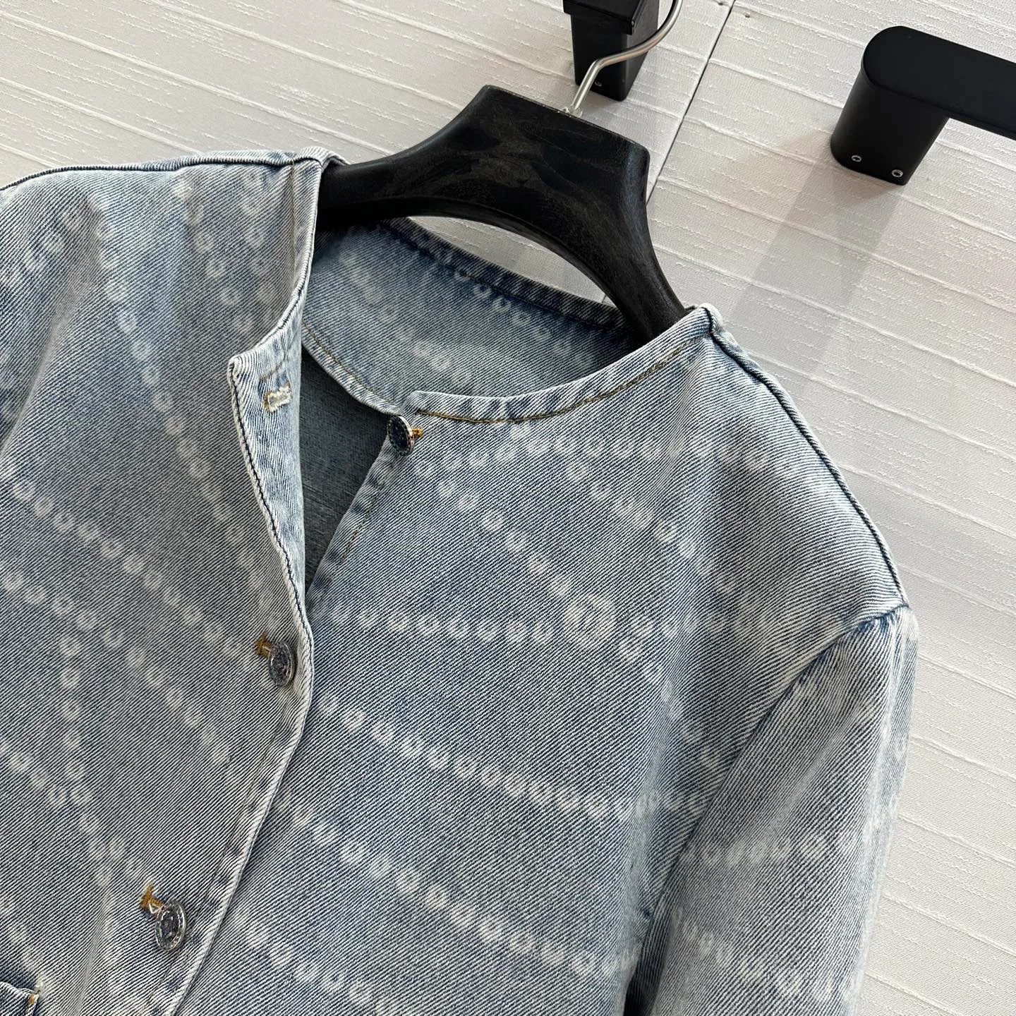 Куртки И Пуховики Женские Chanel 24092