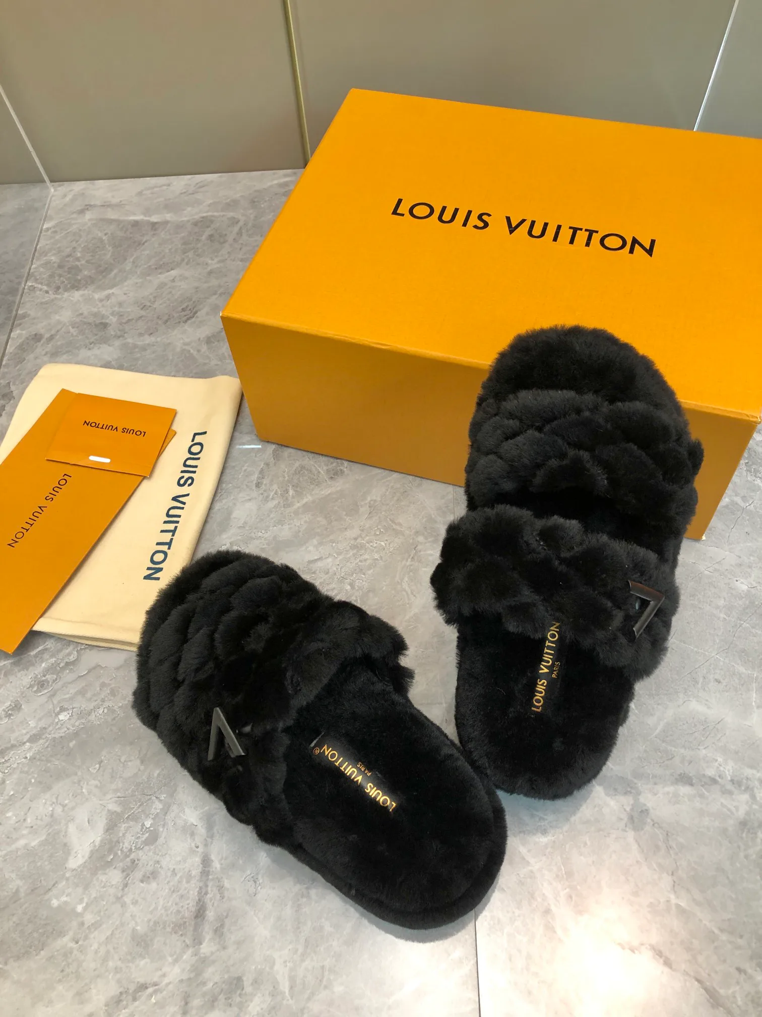 Тапочки Женские Louis Vuitton 914382