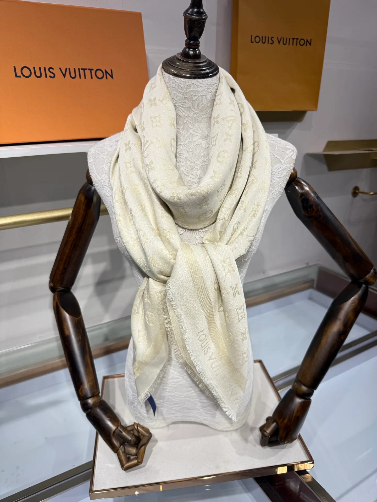Шарфы Louis Vuitton 17795653