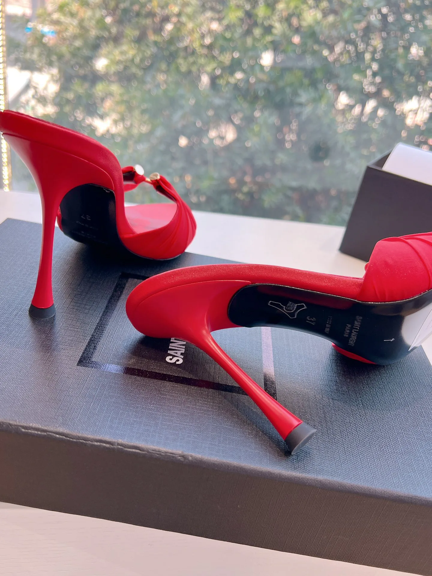 Босоножки Женские Saint Laurent 7400