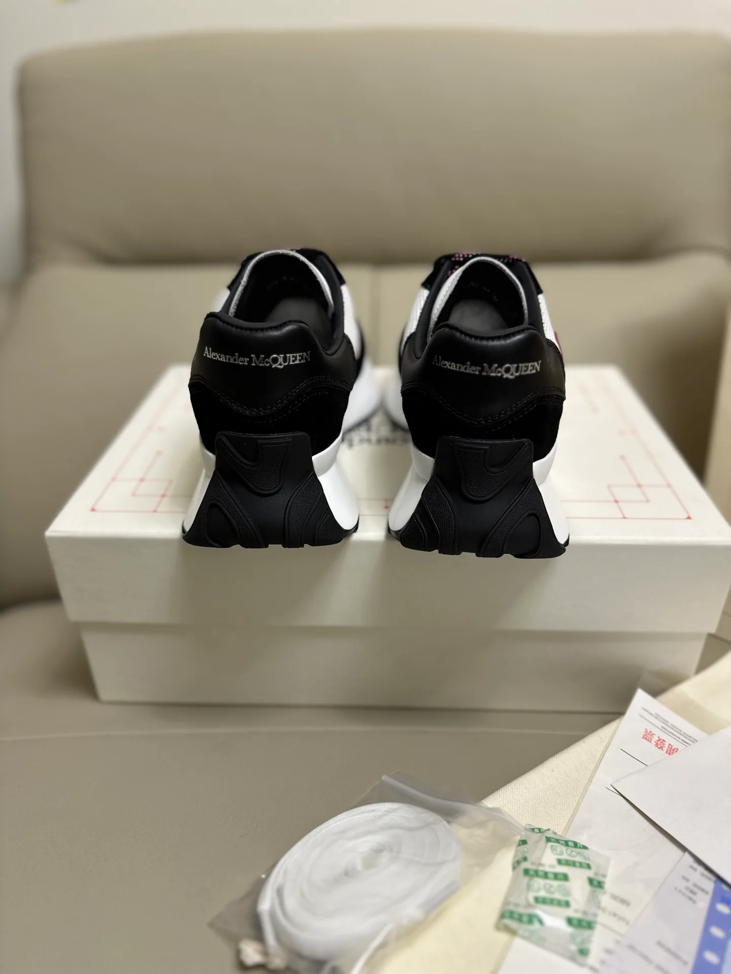 Кроссовки Женские Alexander Mcqueen 18616788