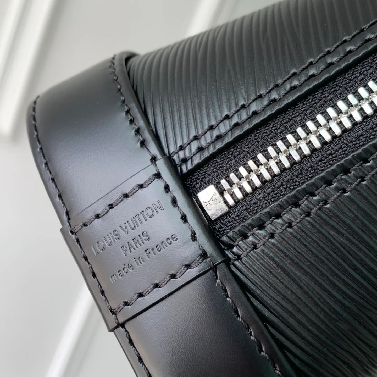 Классические Сумки Женские Louis Vuitton 18147537