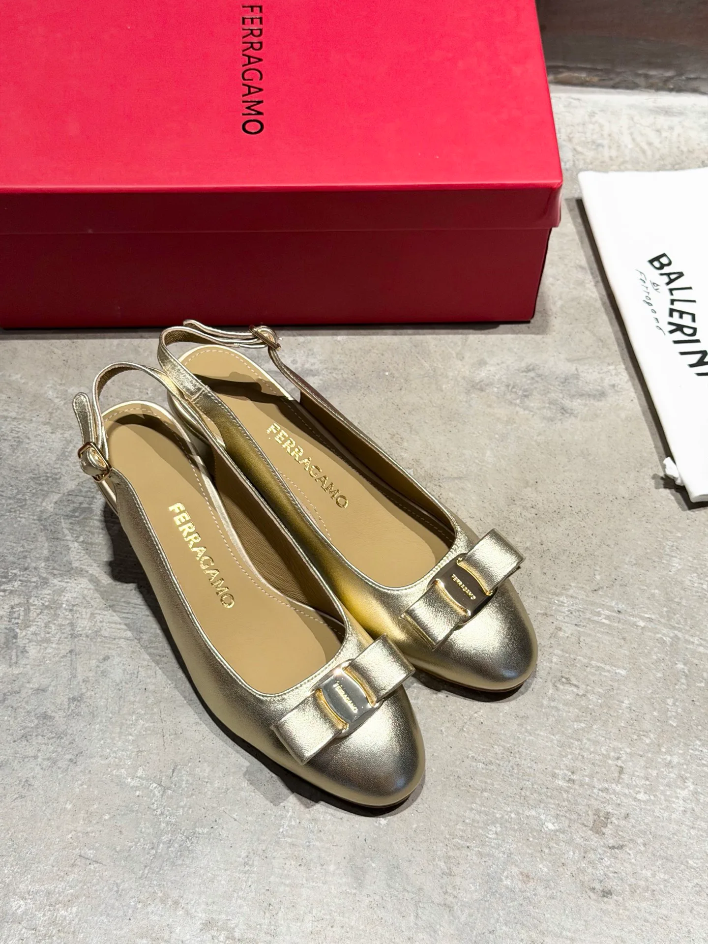 Туфли Женские Salvatore Ferragamo 13368380