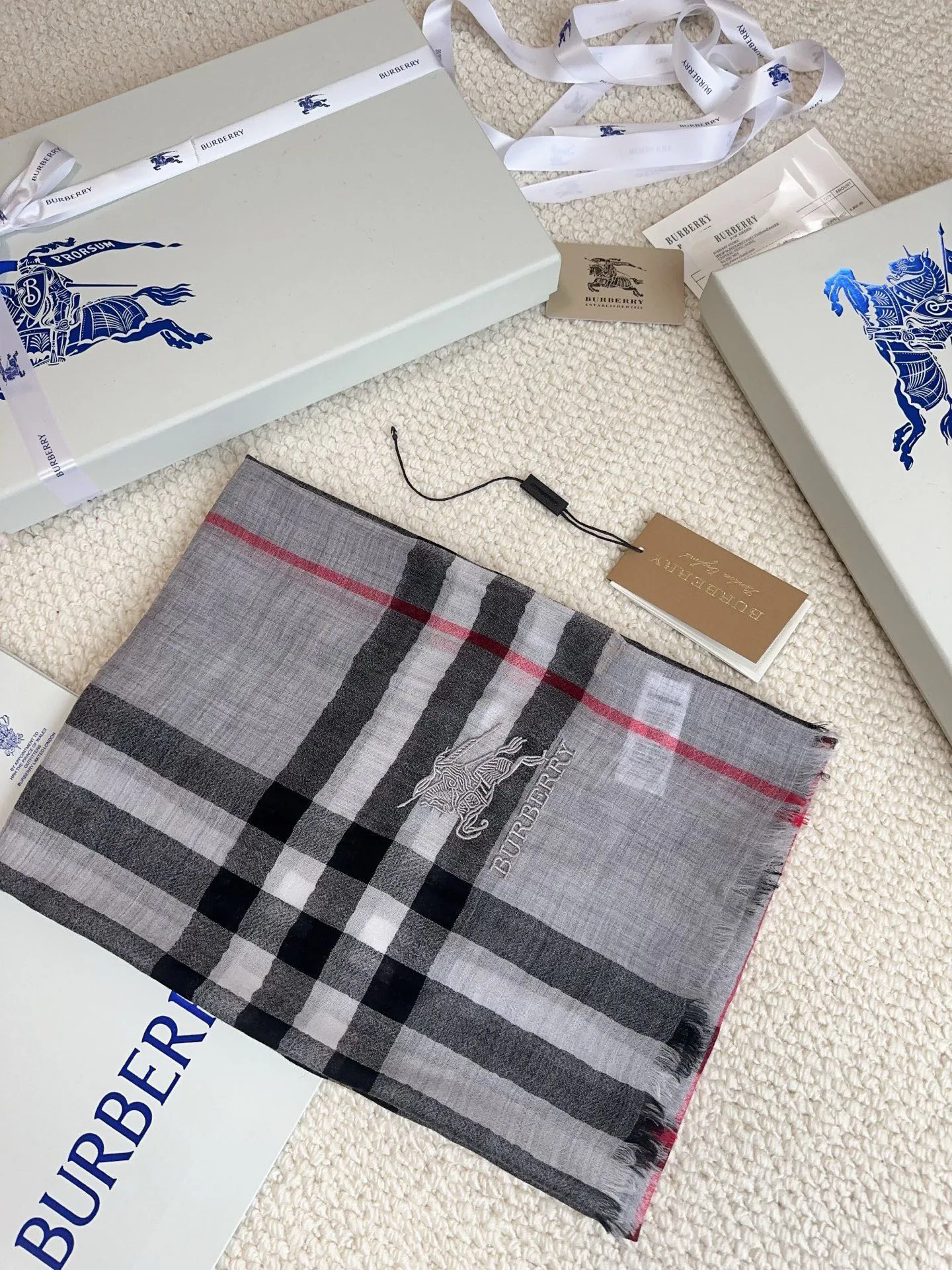Шарфы Burberry 18476738