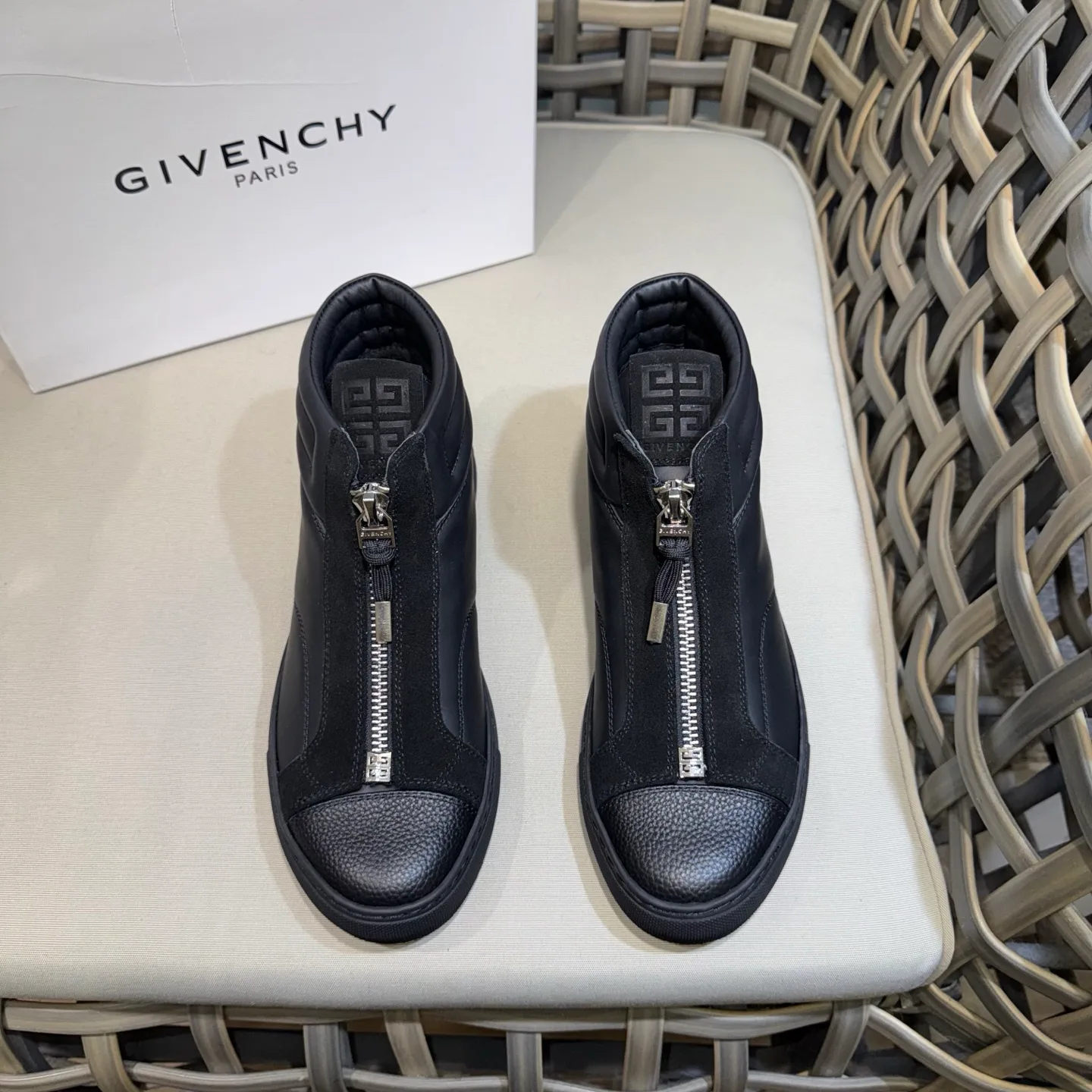 Кроссовки Мужские Givenchy 18267091