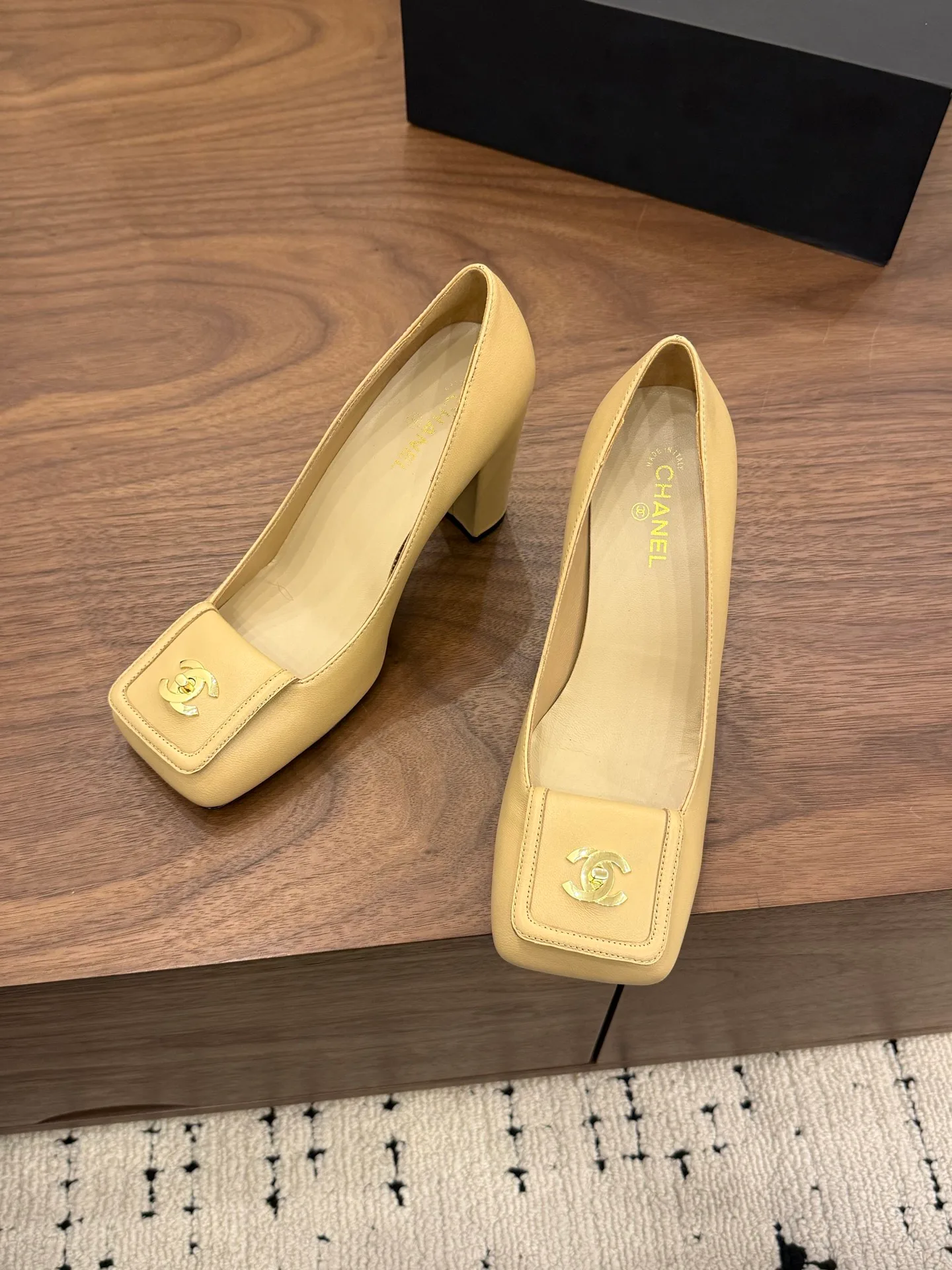 Туфли Женские Chanel 19080195