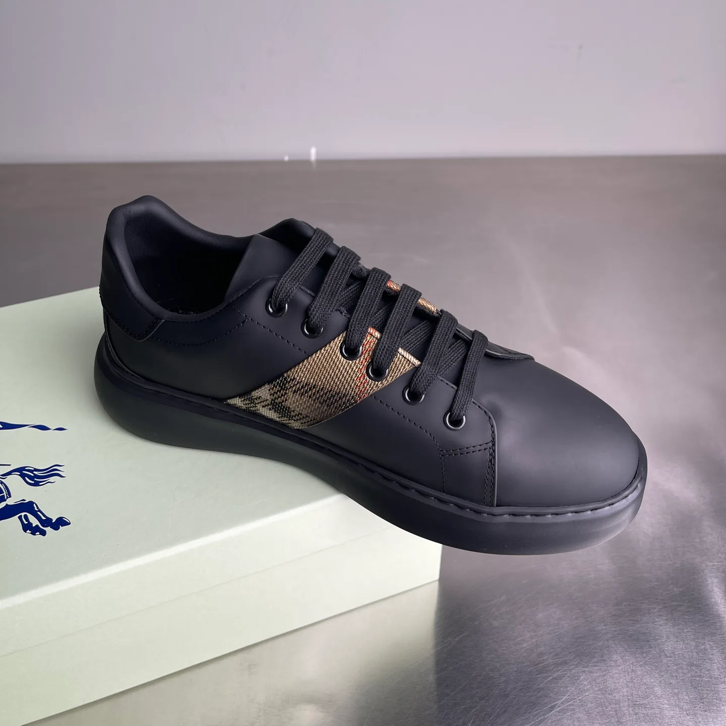 Кроссовки Мужские Burberry 11460320