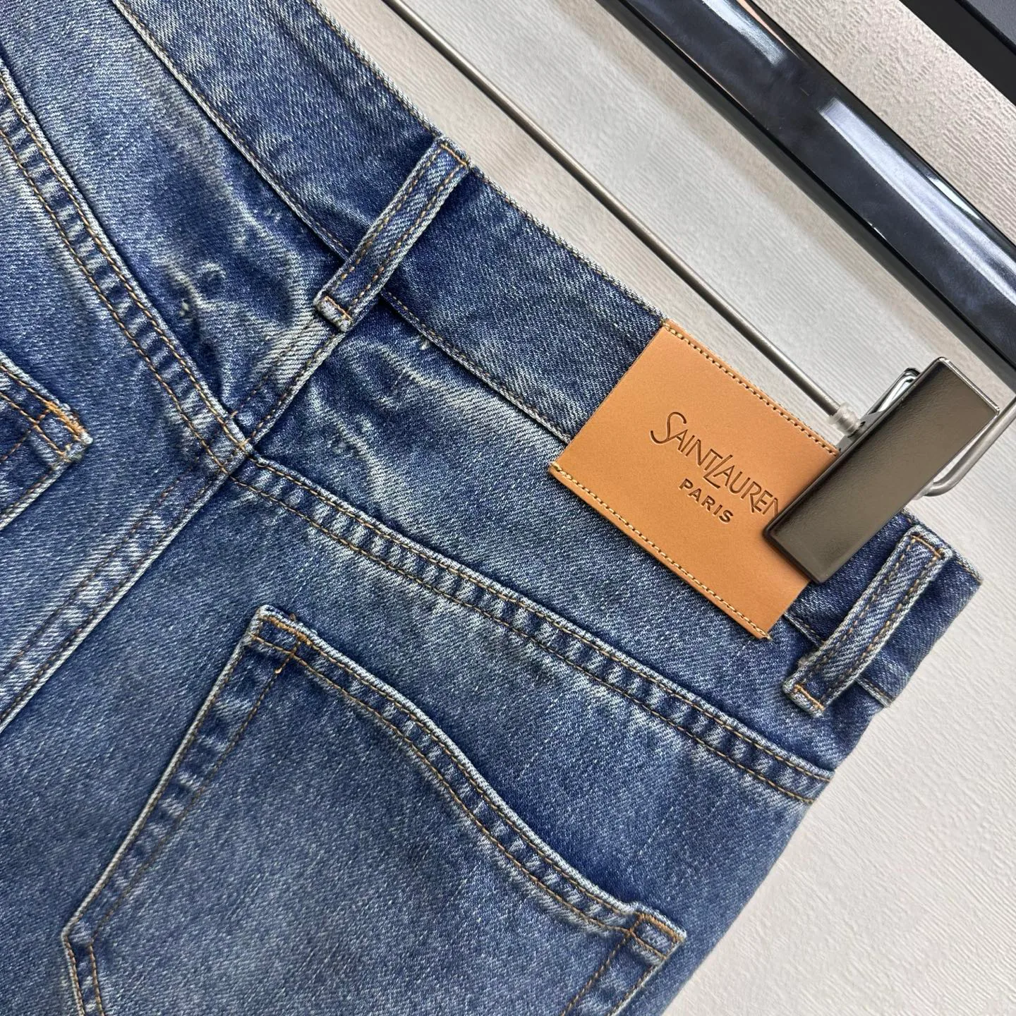 Джинсы Женские Saint Laurent 17439691