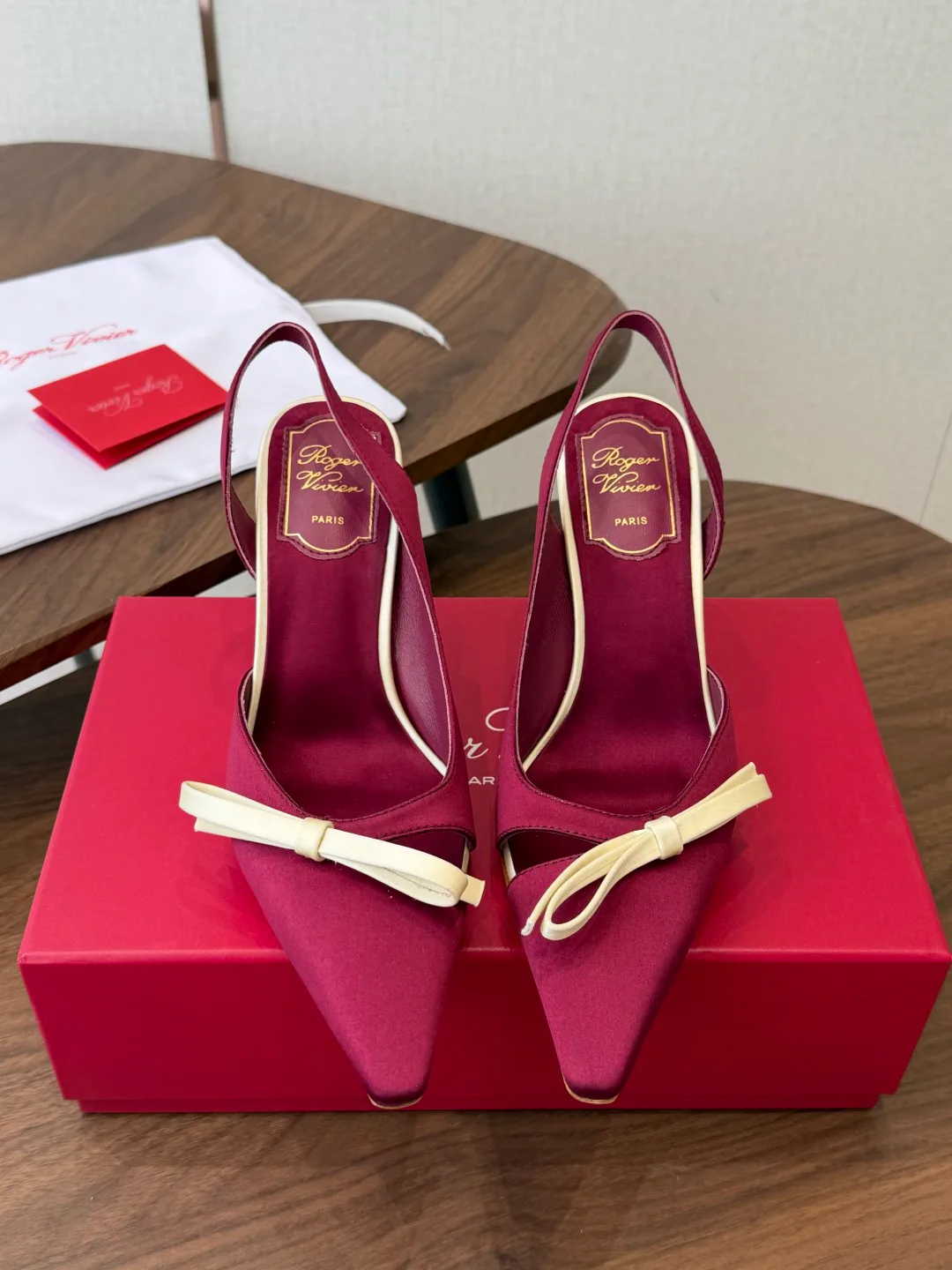 Босоножки Женские Roger Vivier 17461343