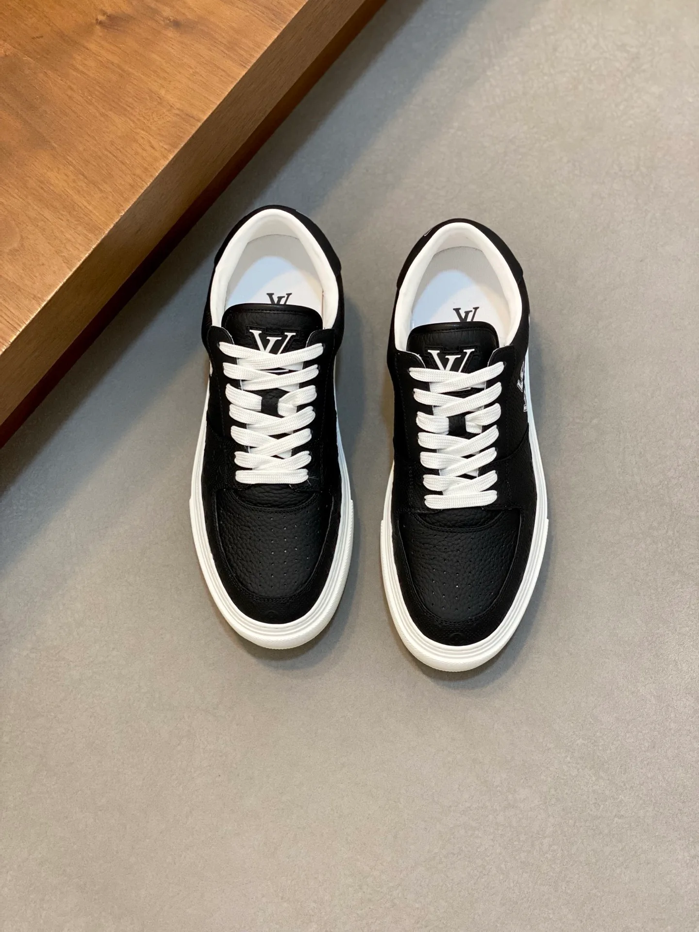 Кроссовки Мужские Louis Vuitton 13553767