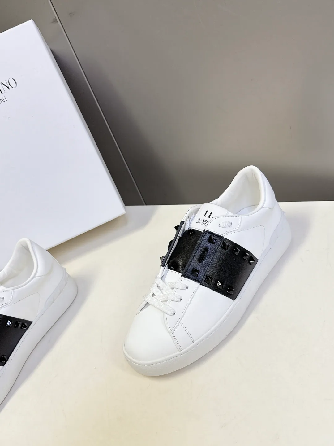Кроссовки Женские Valentino 18817576