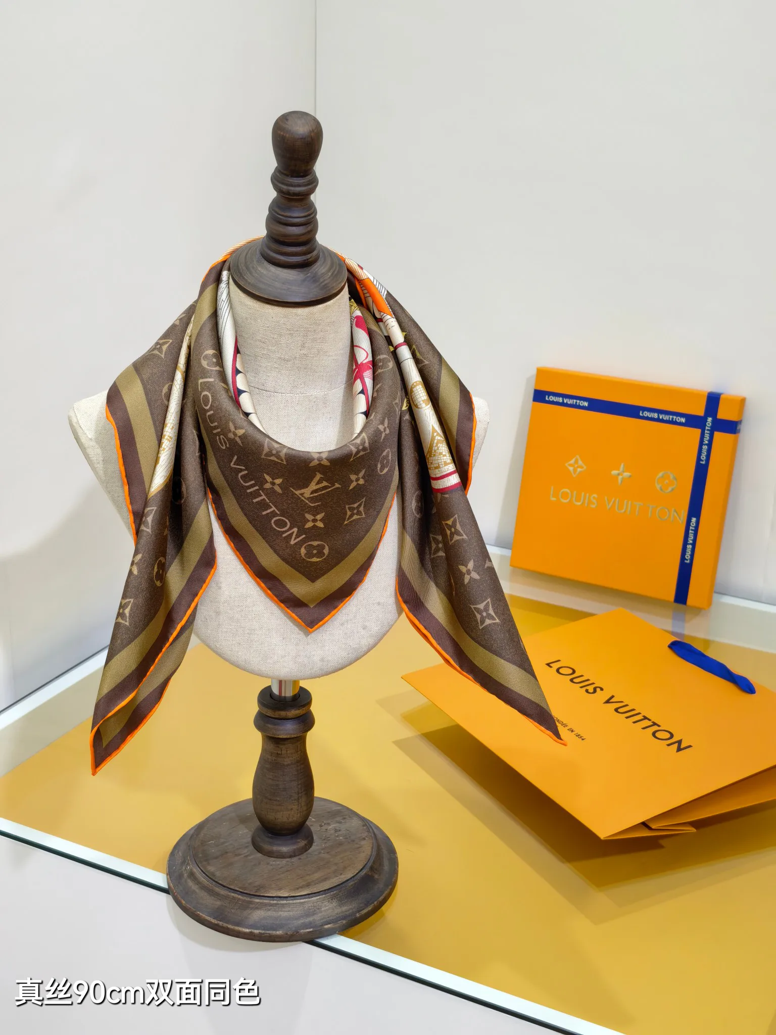 Текстиль Louis Vuitton 1780872