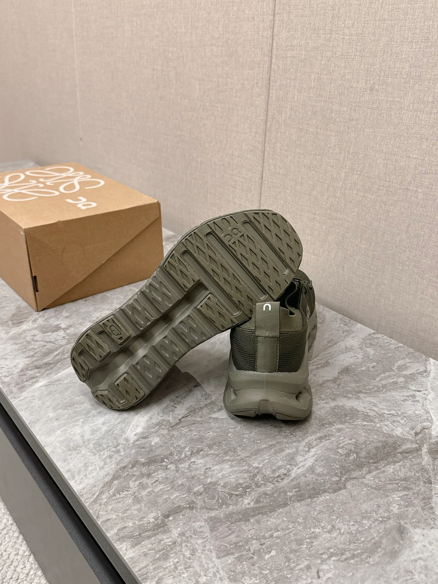 Кроссовки Женские Loewe 22137