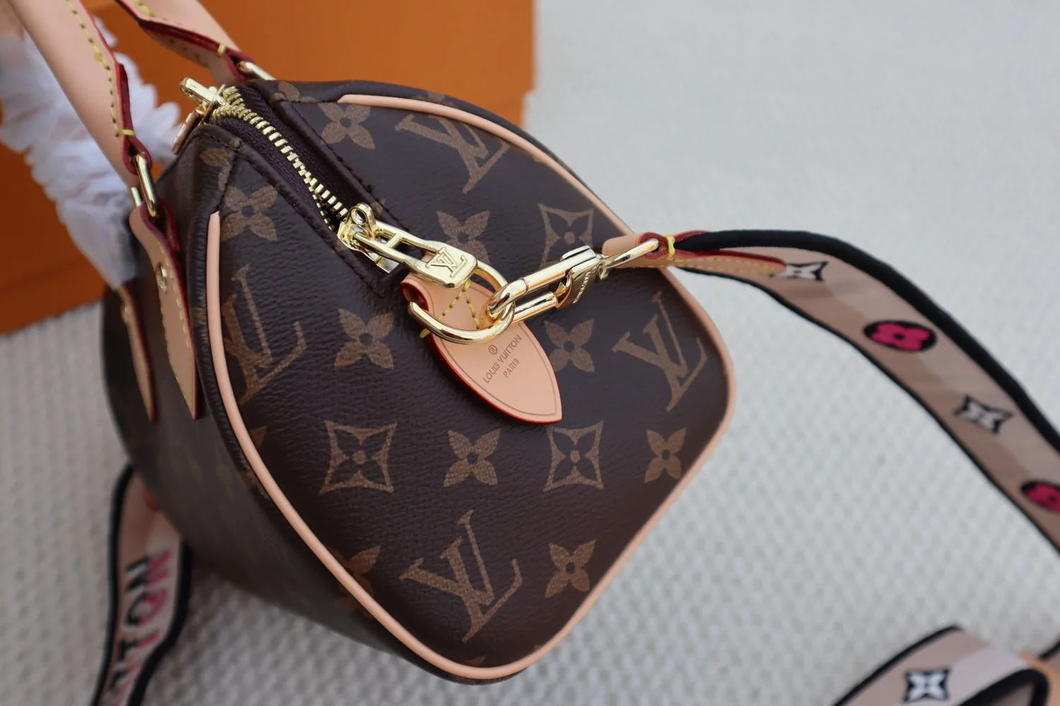 Классические Сумки Женские Louis Vuitton 18088970