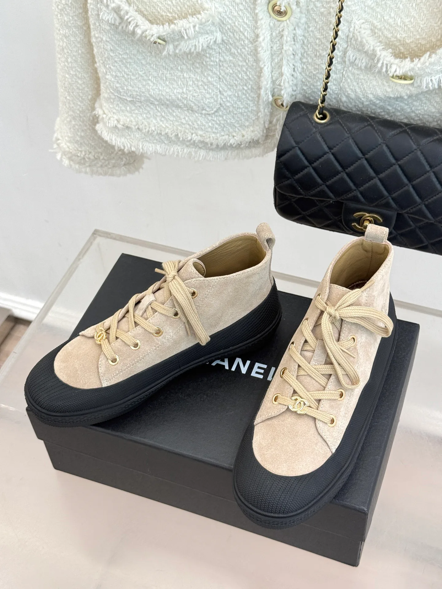 Кроссовки Женские Chanel 18436487