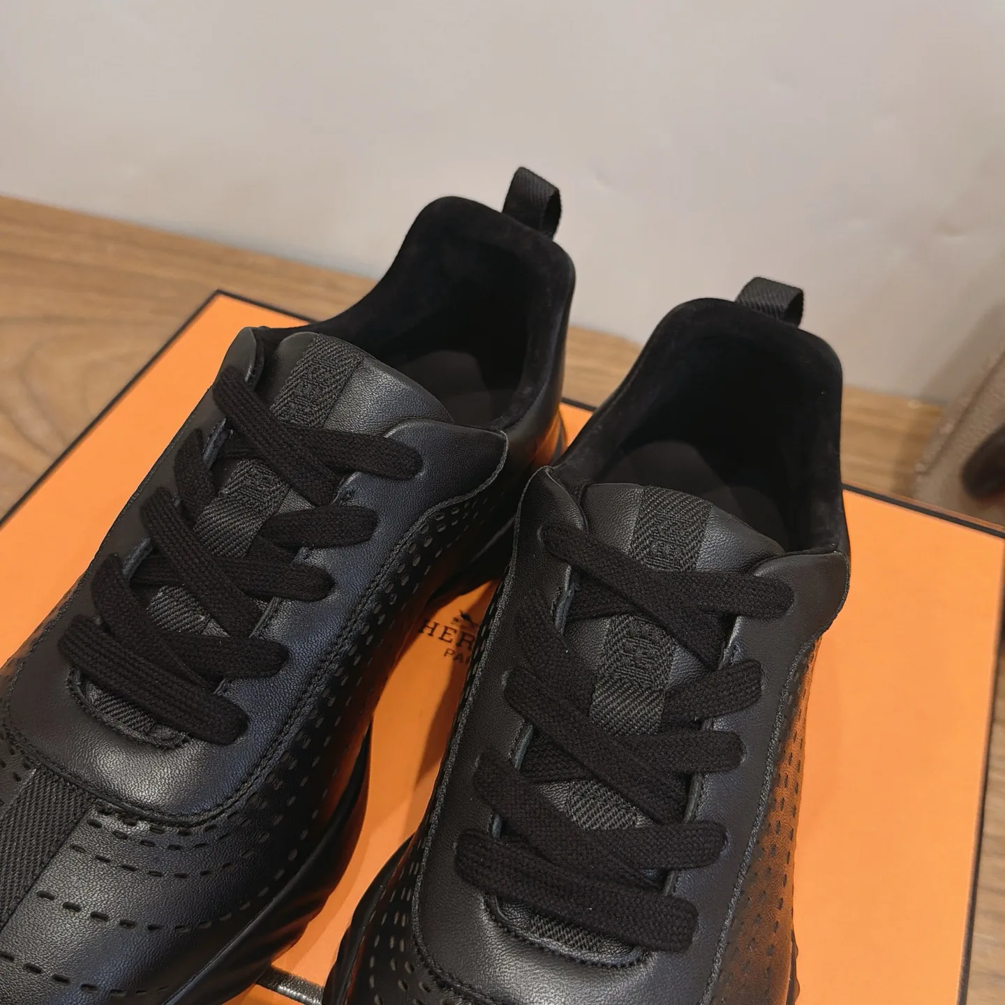 Кроссовки Женские Hermes 18230944