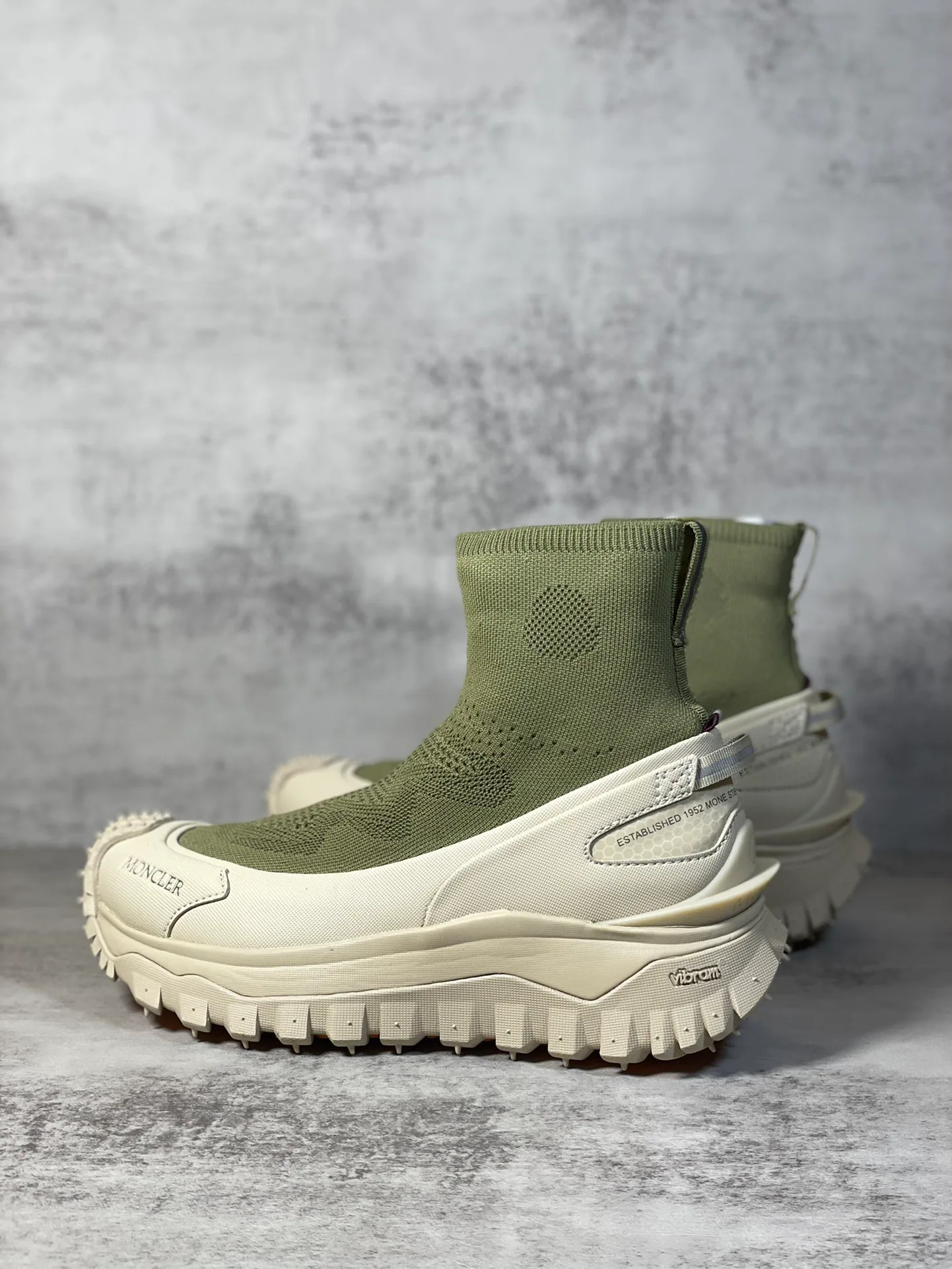 Кроссовки Женские Moncler 18333208