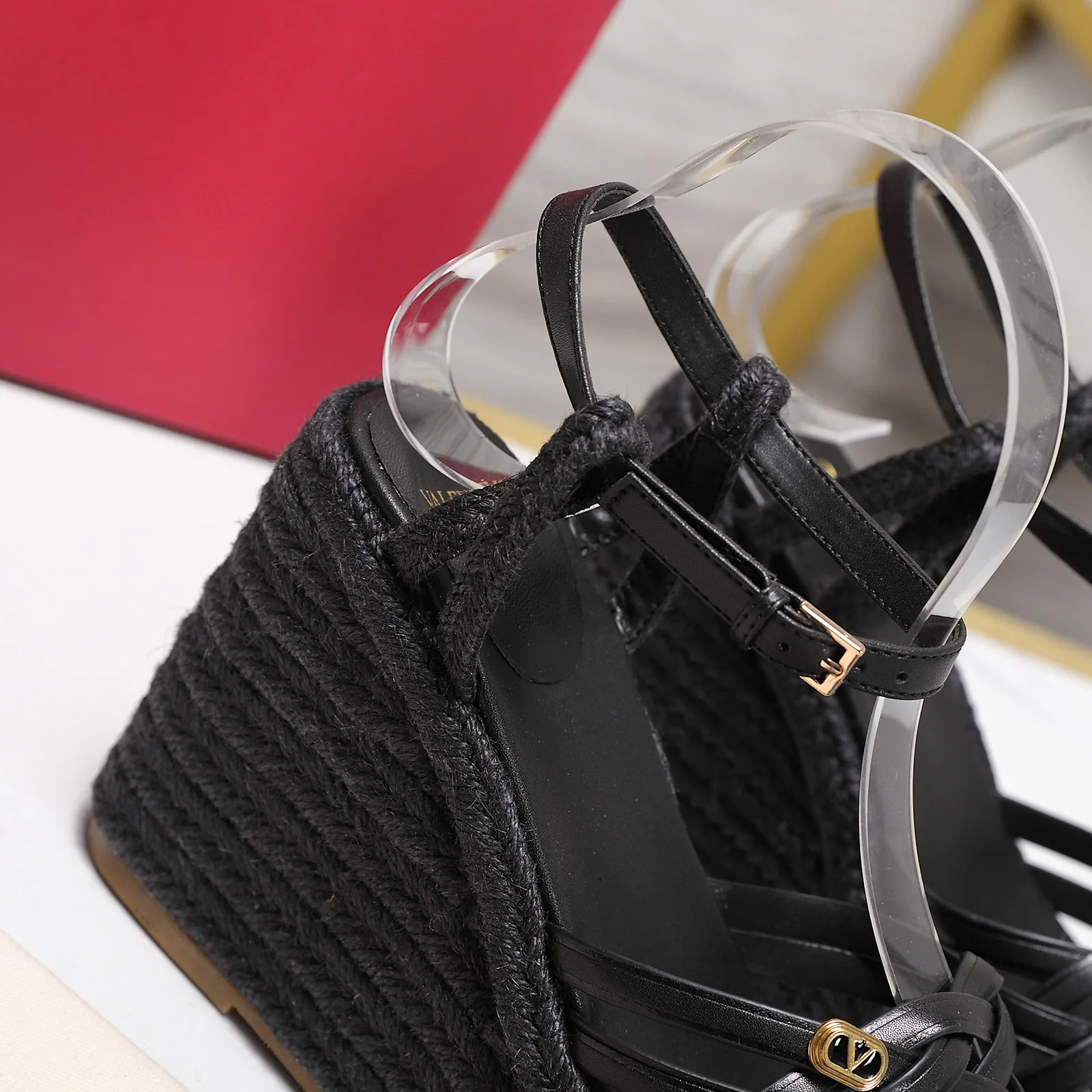 Босоножки Женские Valentino 18346927