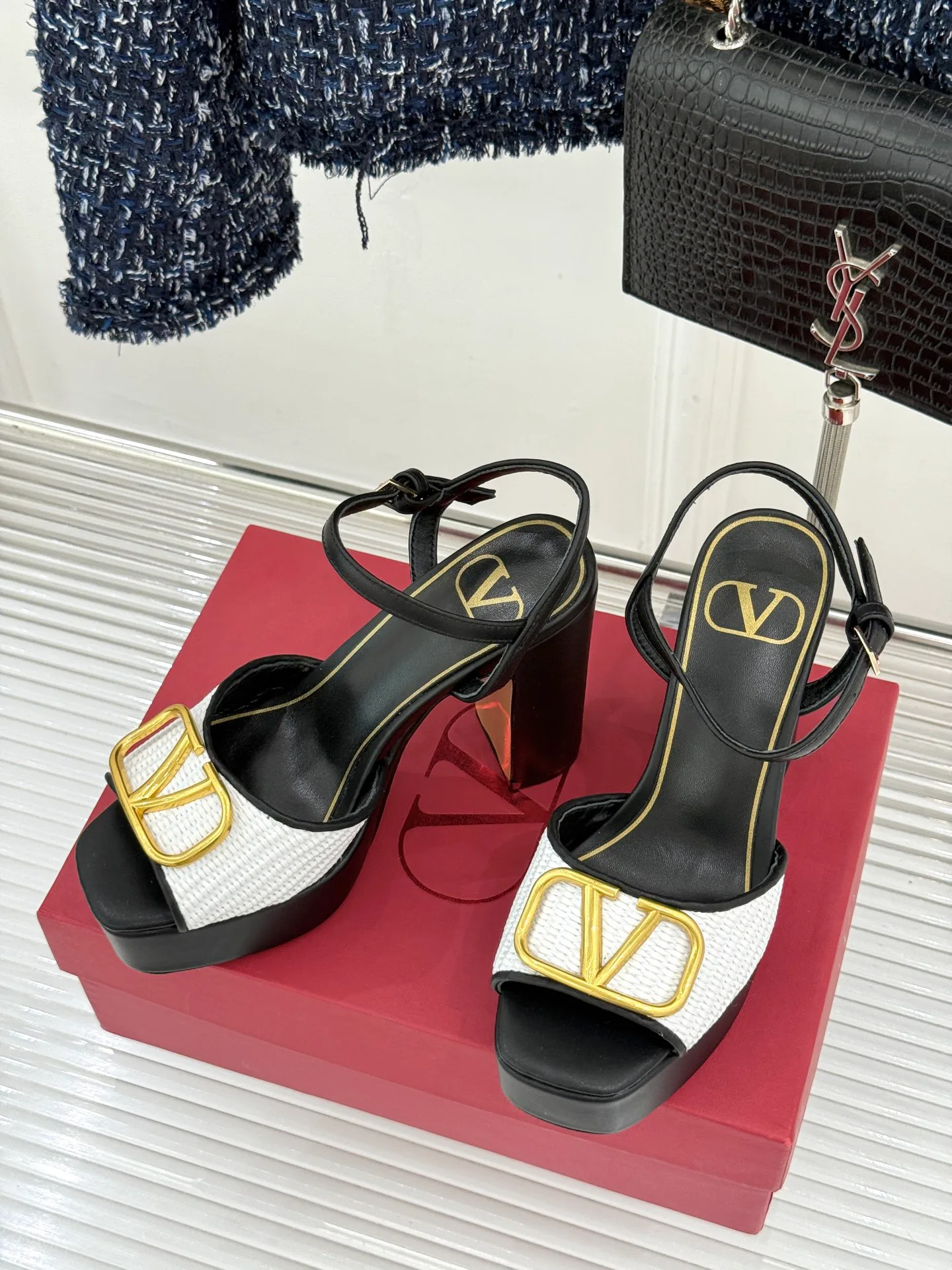Босоножки Женские Valentino 11894226