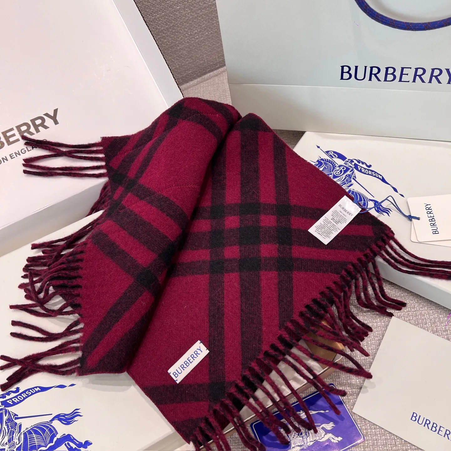 Шарфы Burberry 17945523