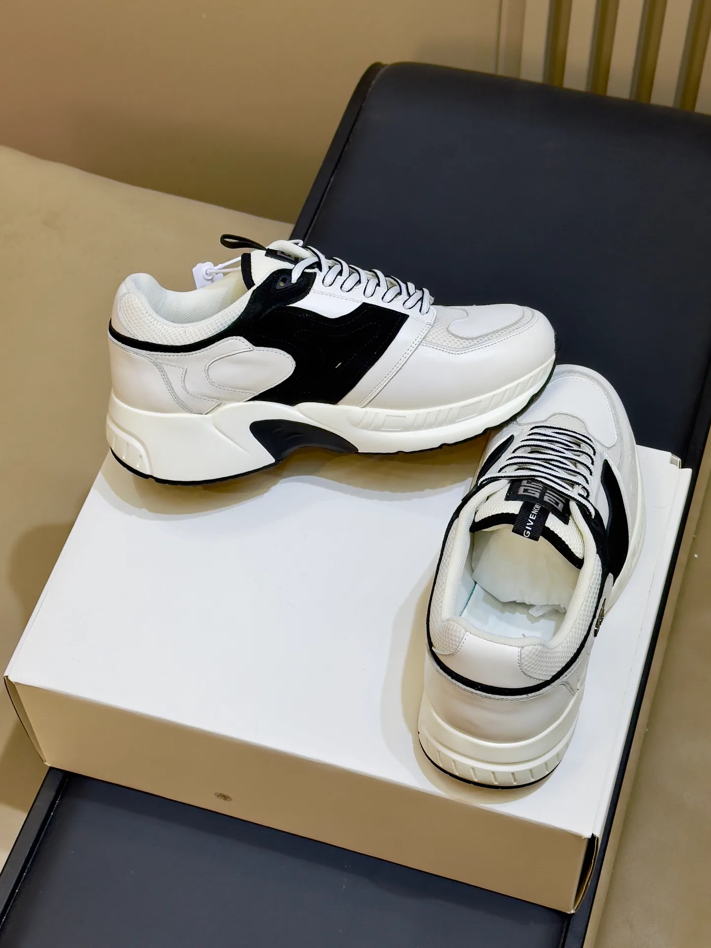 Кроссовки Женские Givenchy 18073544