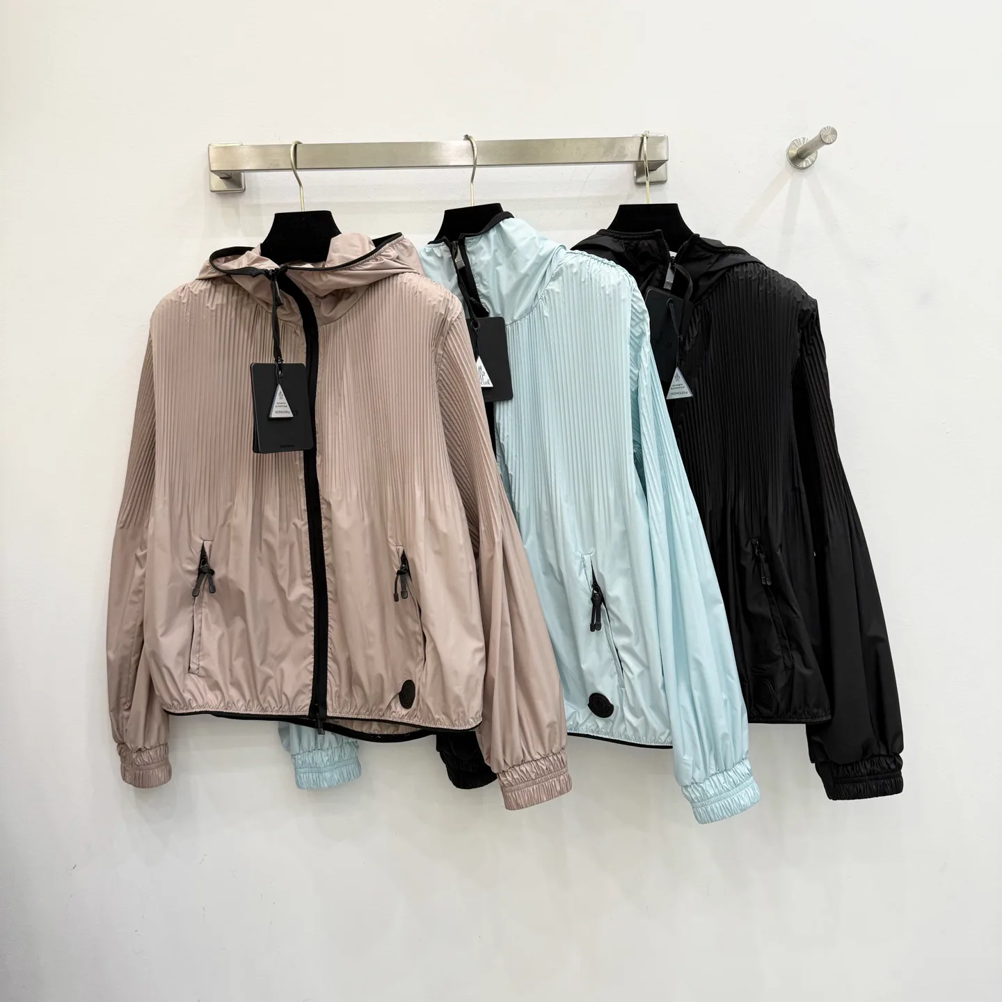 Куртки И Пуховики Женские Moncler 18767777