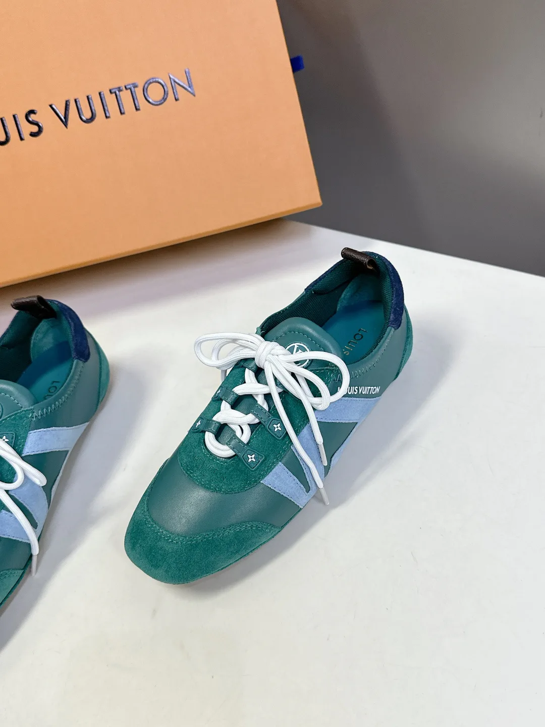 Кроссовки Женские Louis Vuitton 1480783