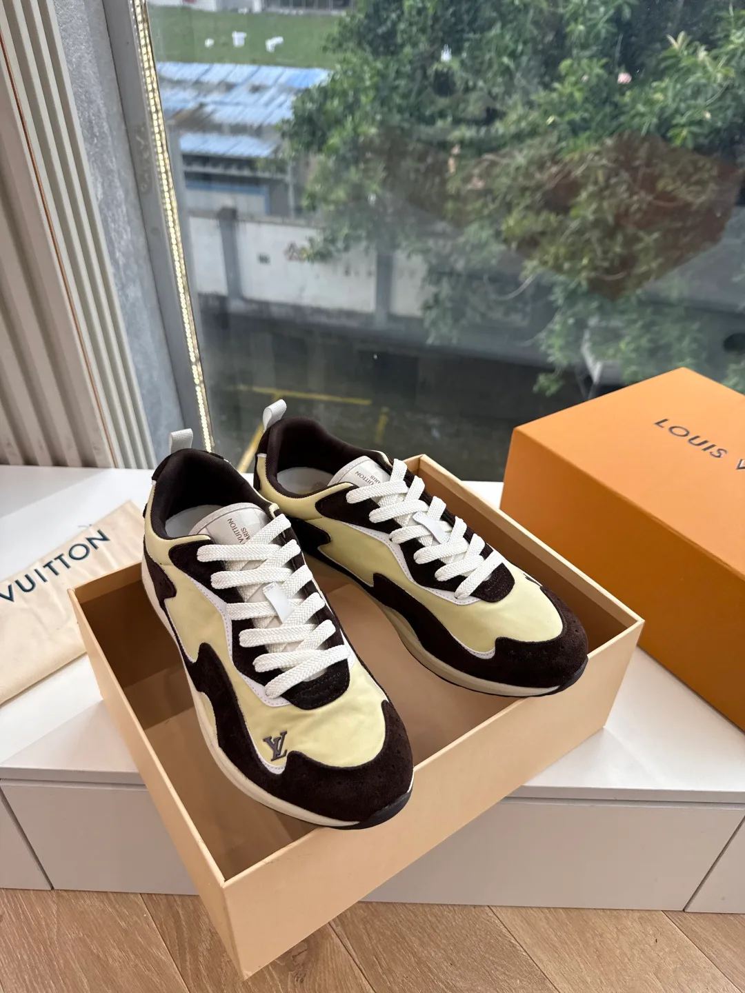 Кроссовки Женские Louis Vuitton 18053499