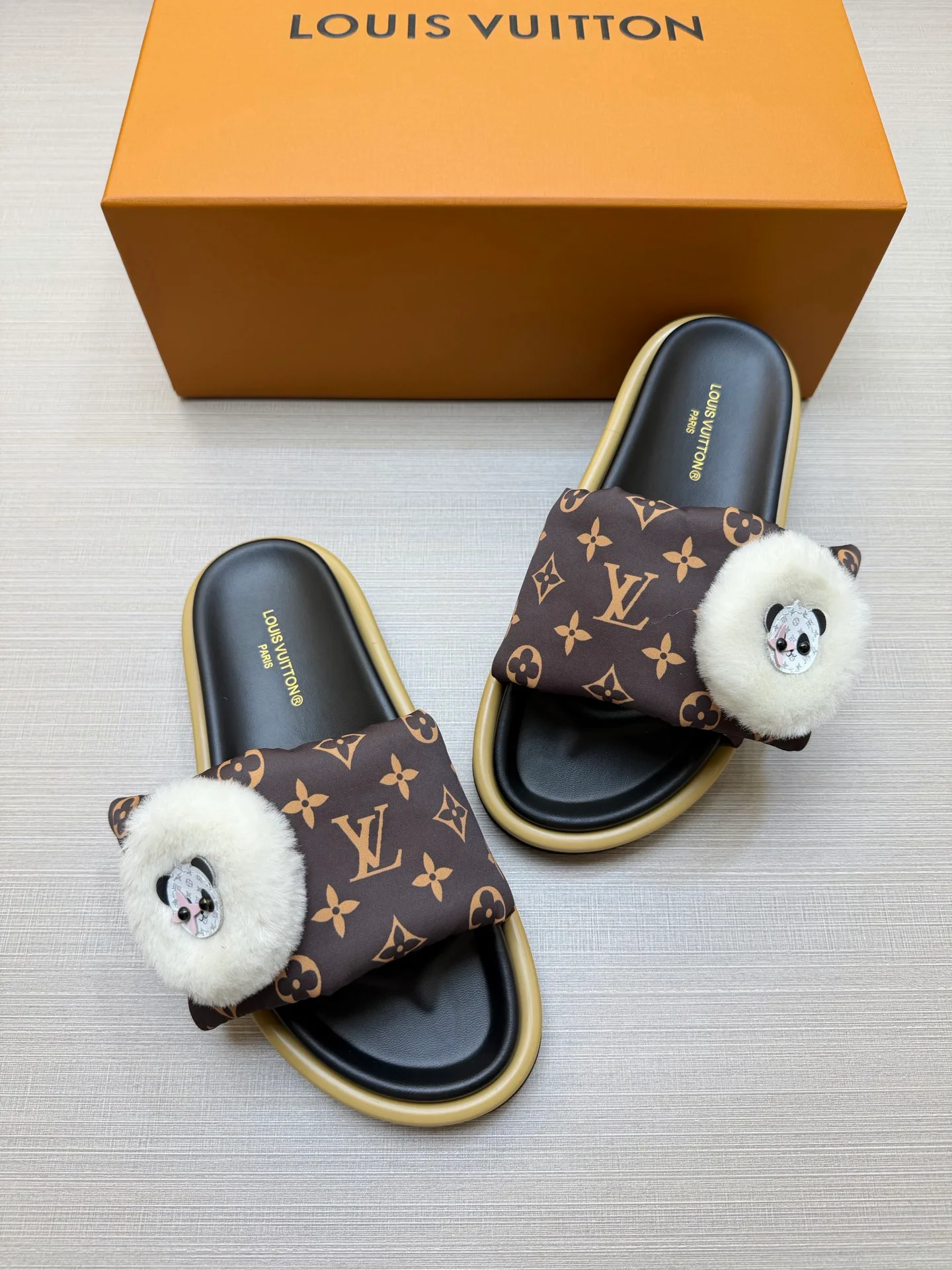 Шлепанцы Женские Louis Vuitton 18011817