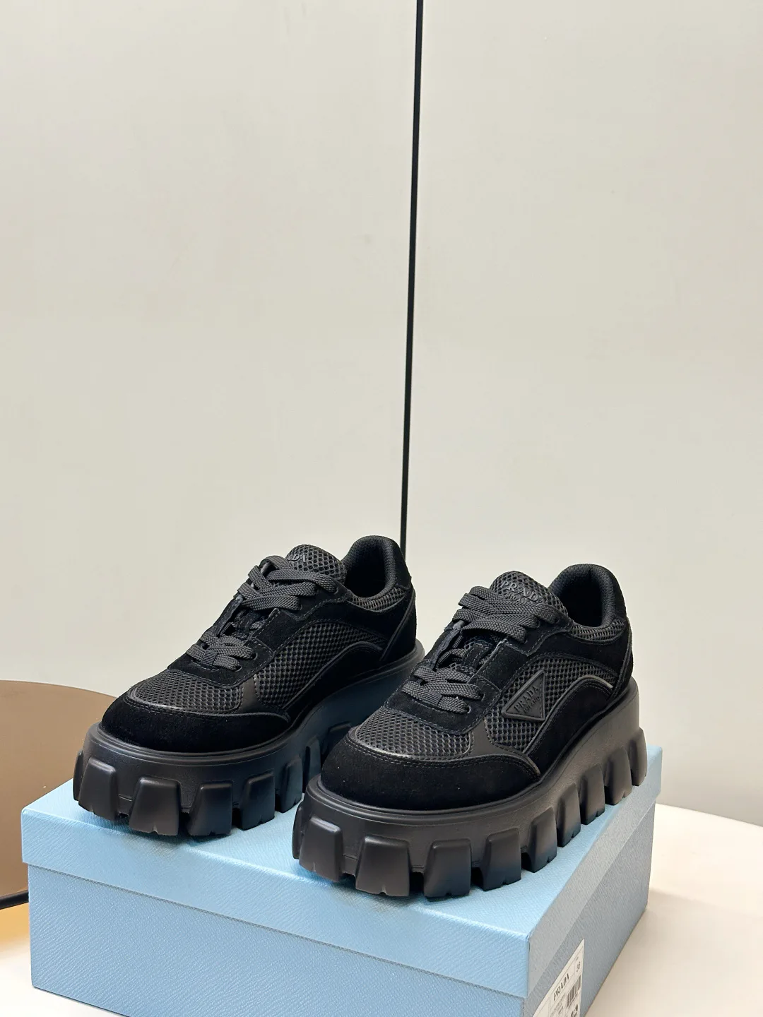 Кроссовки Женские Prada 18133083