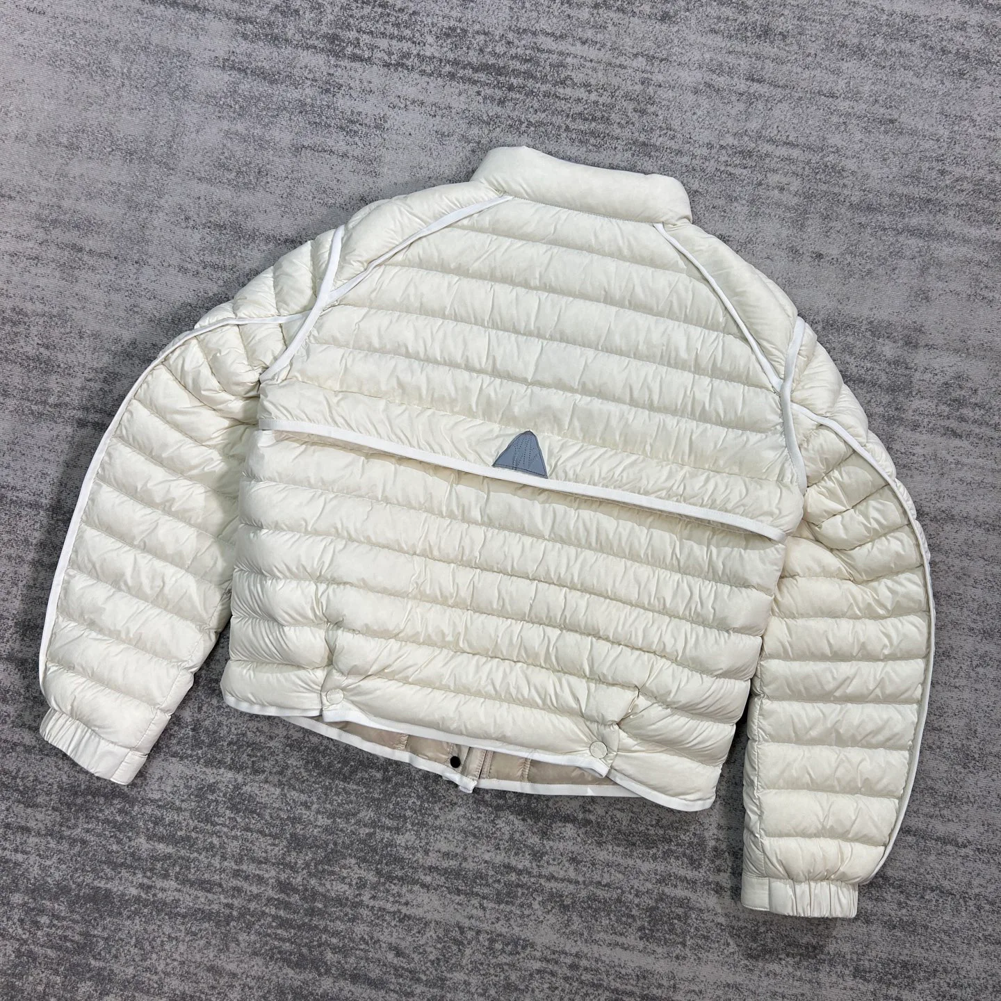 Куртки И Пуховики Женские Moncler 18255172