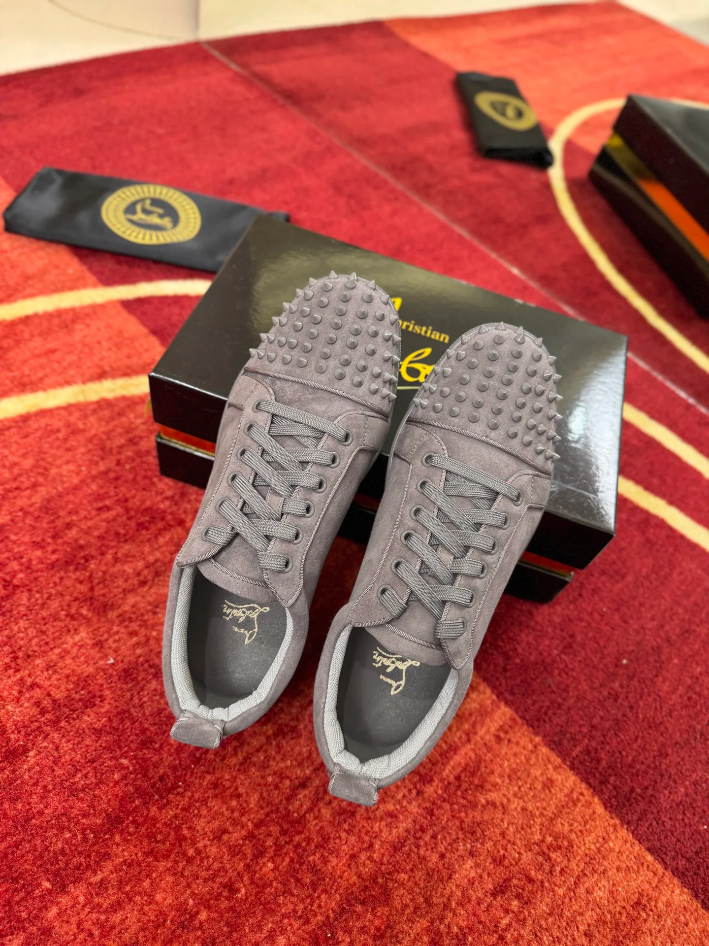 Кроссовки Женские Christian Louboutin 19636673