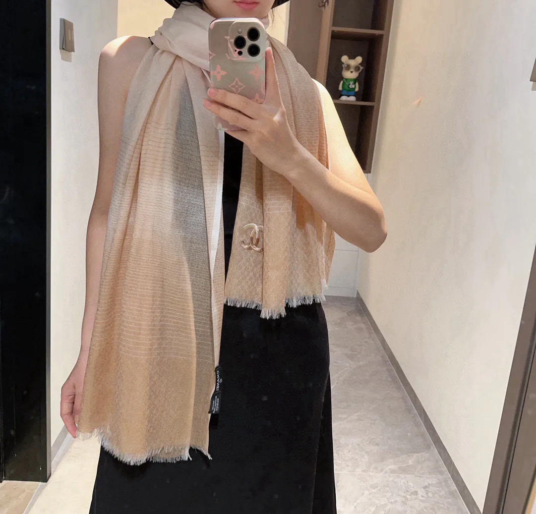 Шарфы Chanel 5425