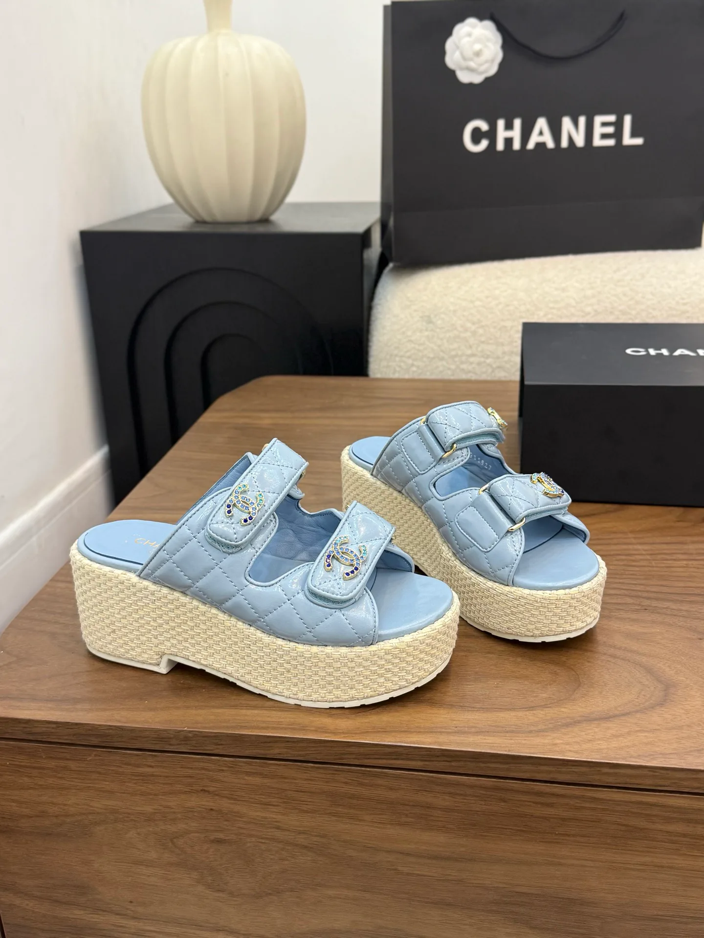 Сандалии Женские Chanel 11389164