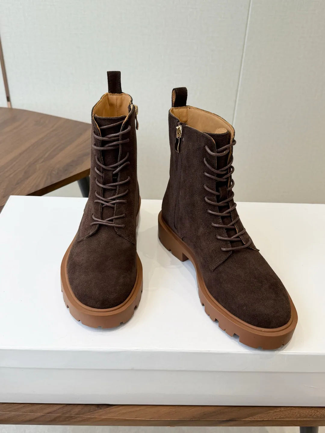 Ботинки Женские Celine 18307356