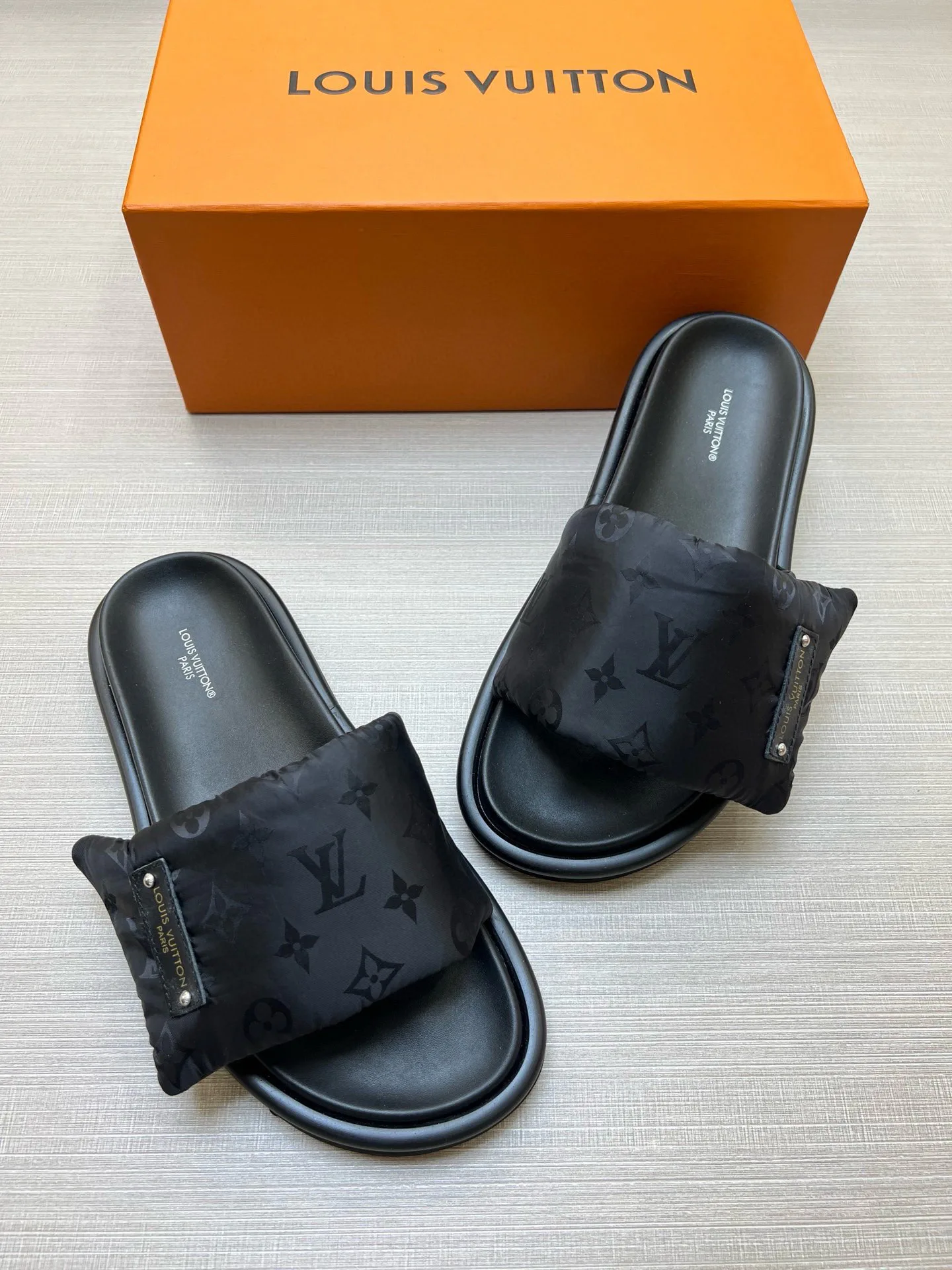 Шлепанцы Женские Louis Vuitton 9801574