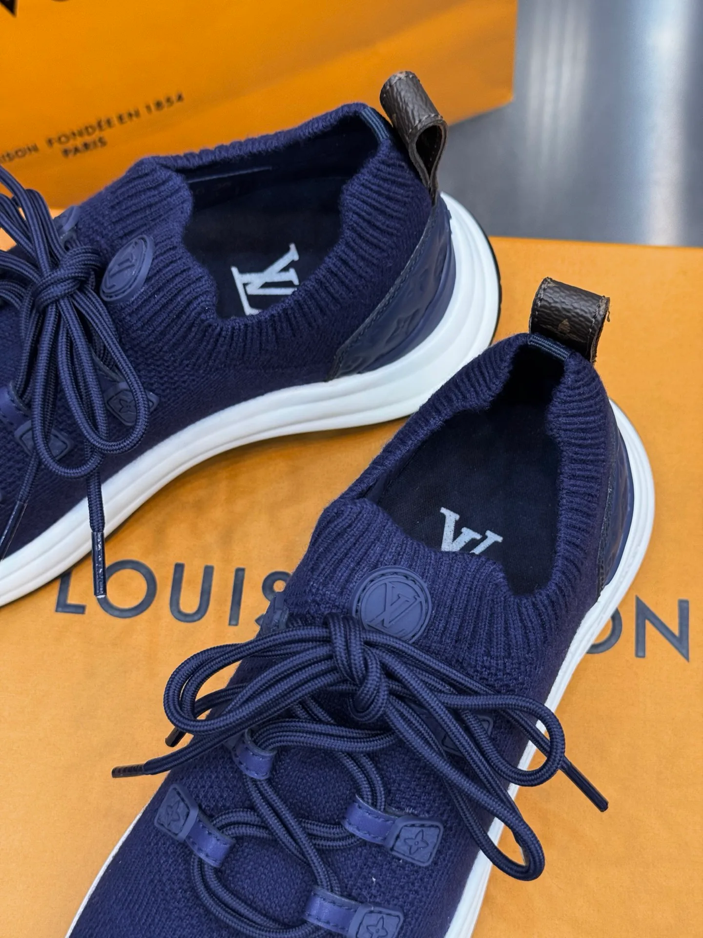 Кроссовки Женские Louis Vuitton 18202478