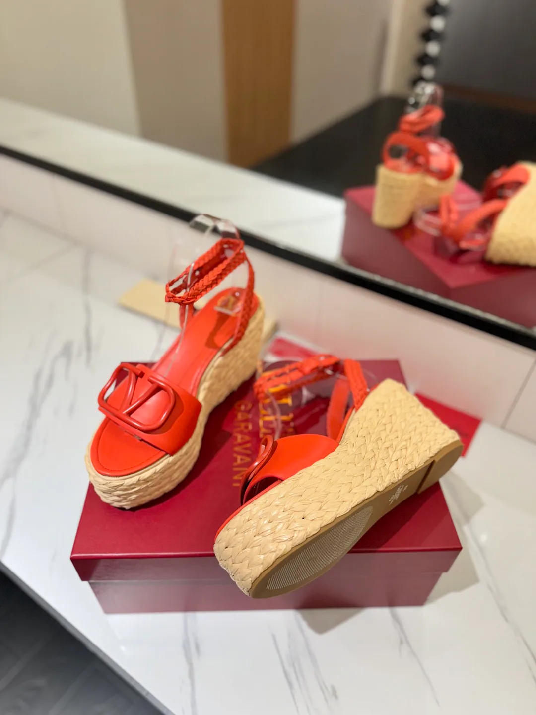 Босоножки Женские Valentino 17946616