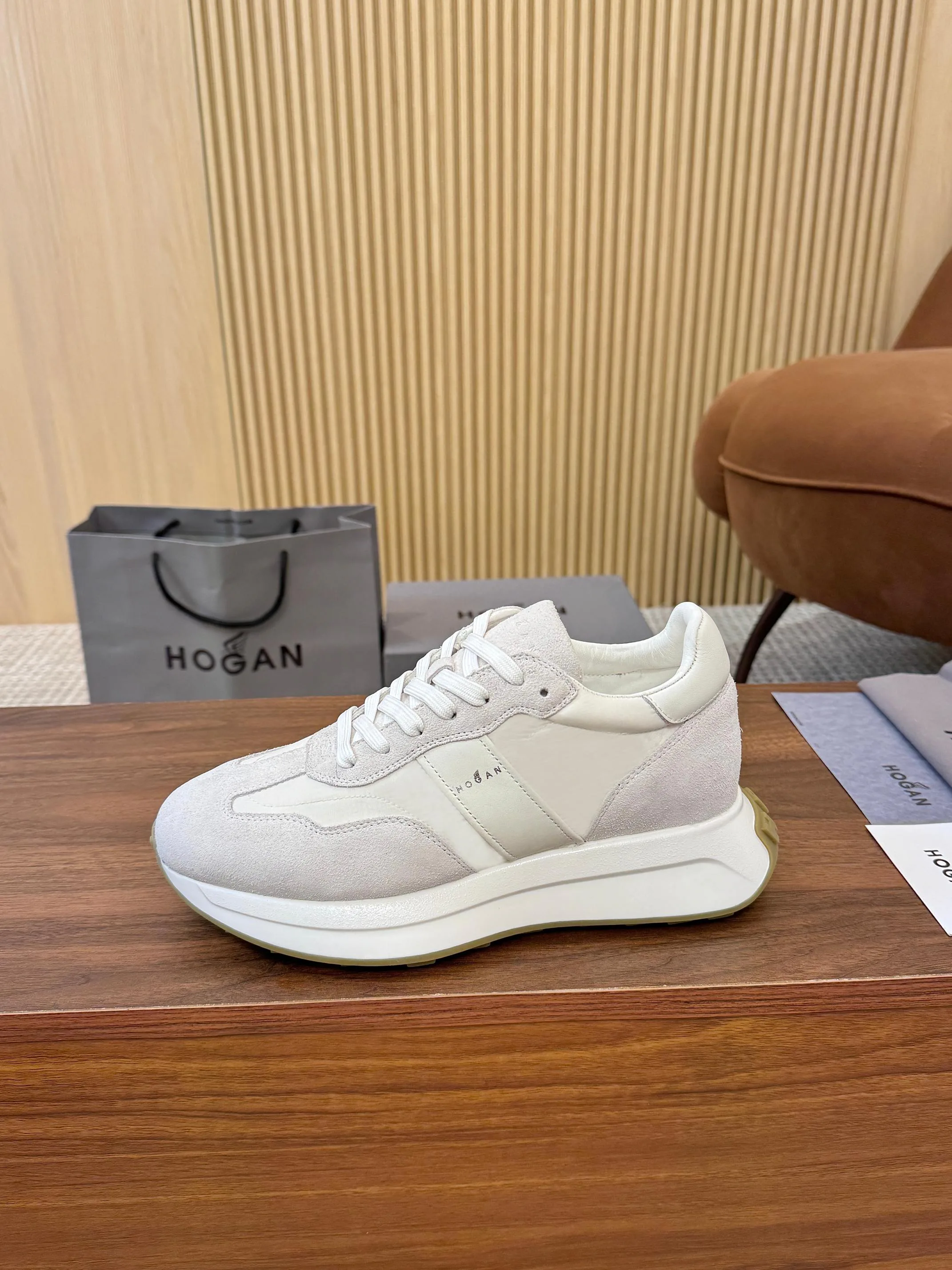 Кроссовки Женские Hogan 18877078
